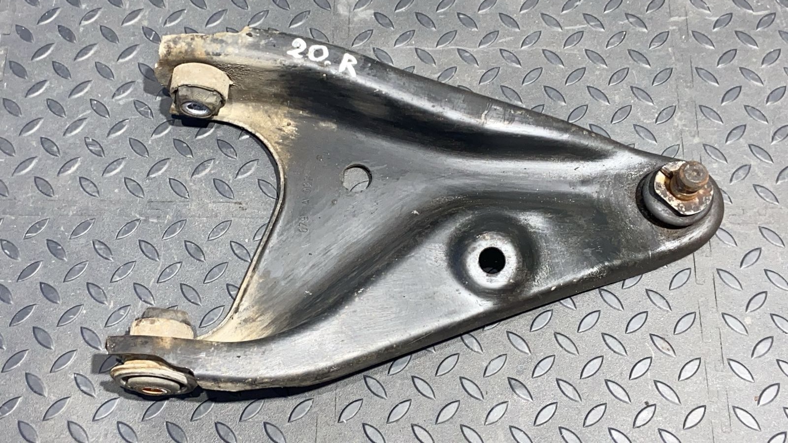 Рычаг передний правый Renault Sandero 2009-2014