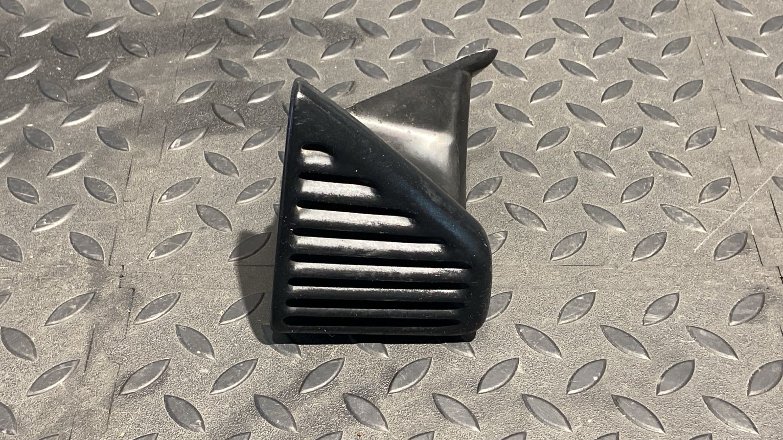 Дефлектор воздушный центральный правый Ford Galaxy 1995-2006