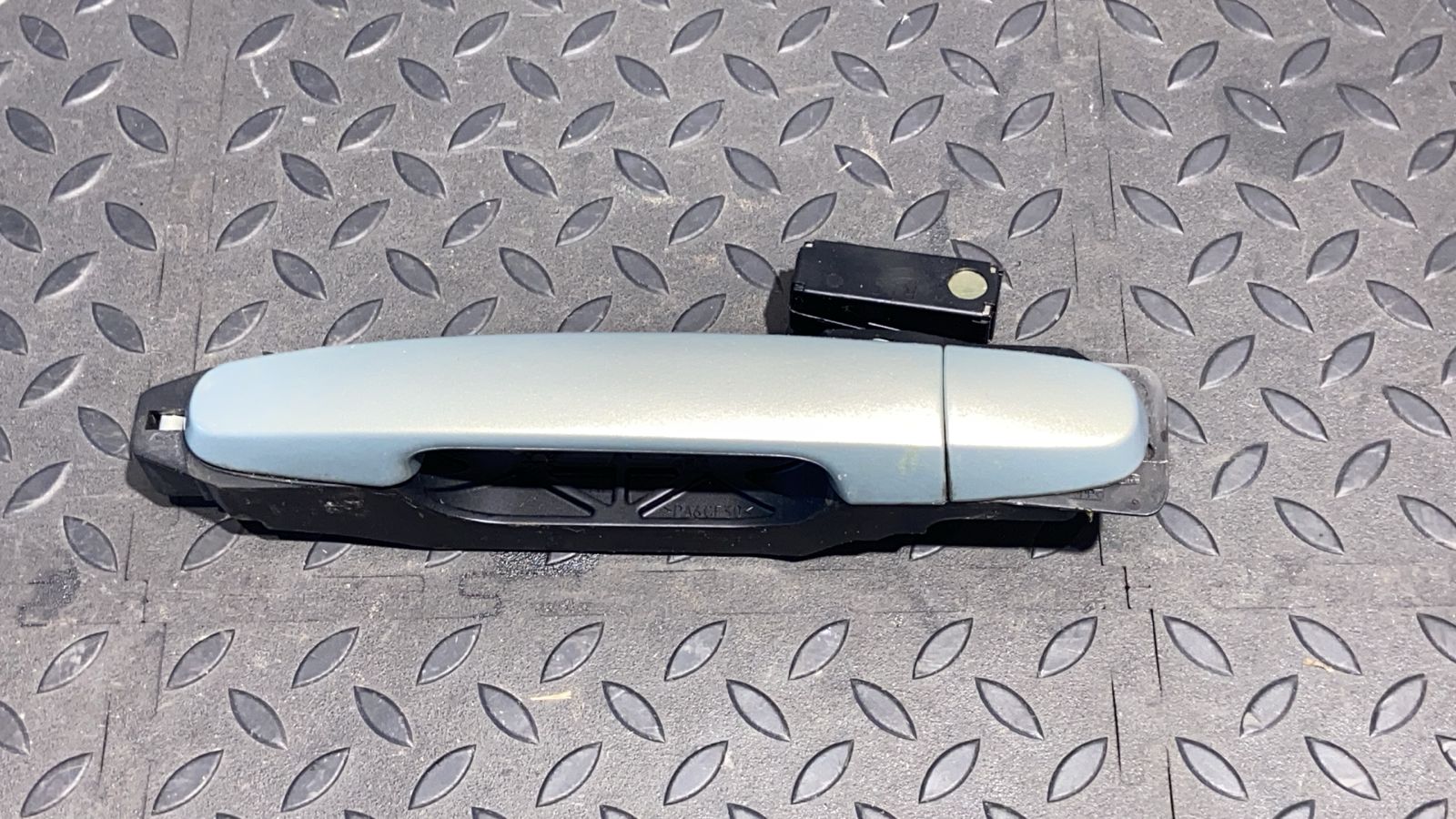 Ручка двери задняя левая Toyota Avensis/2 2003-2009