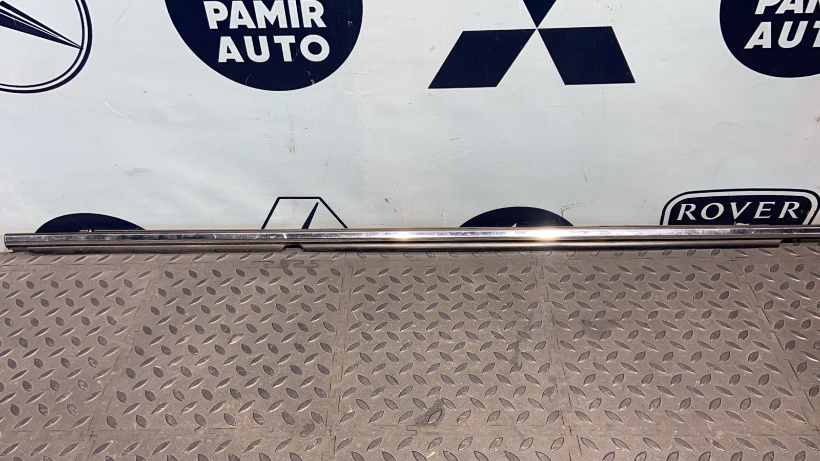 Уплотнитель двери задний левый Toyota Avensis/2 2003-2009