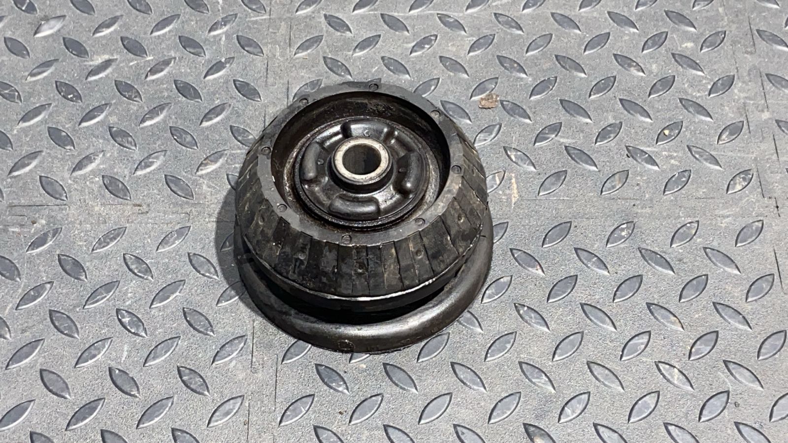 Опора амортизатора передняя Mercedes Vito/W639 2003-2014