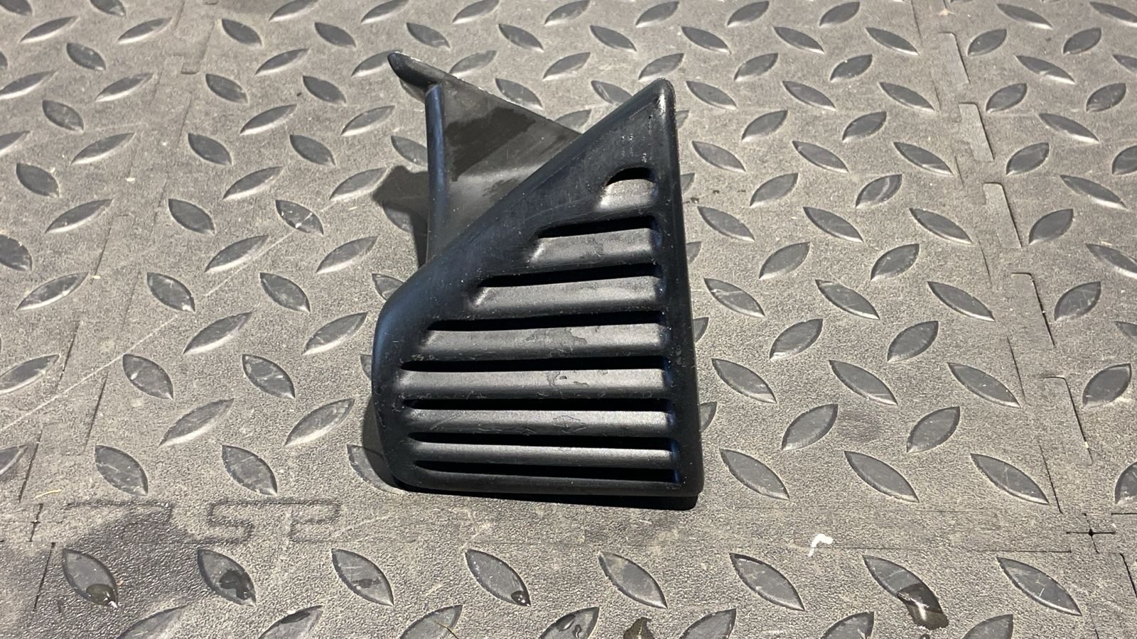 Дефлектор воздушный центральный левый Ford Galaxy 1995-2006