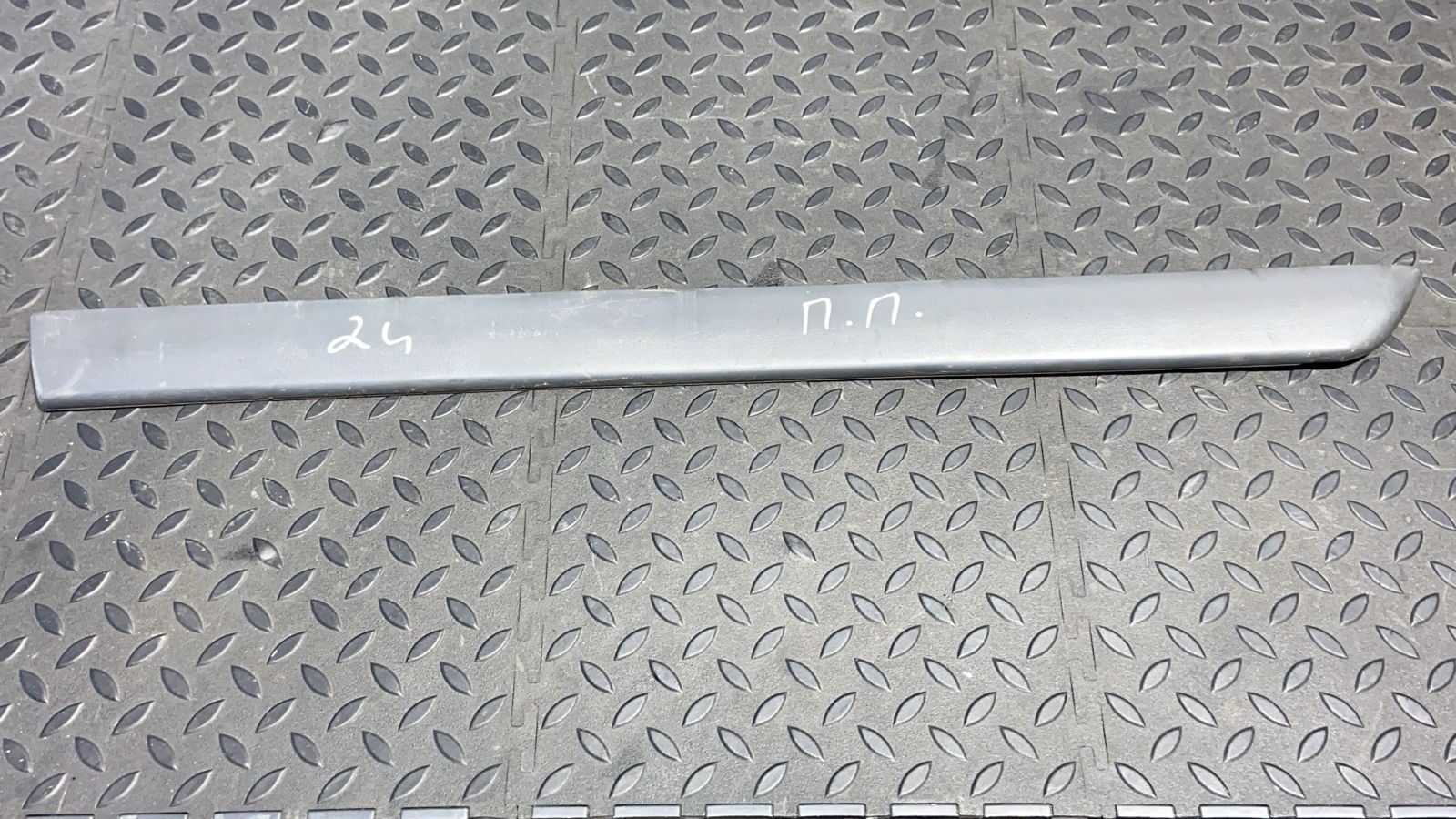 Молдинг двери передний правый Ford Transit 2006-2013