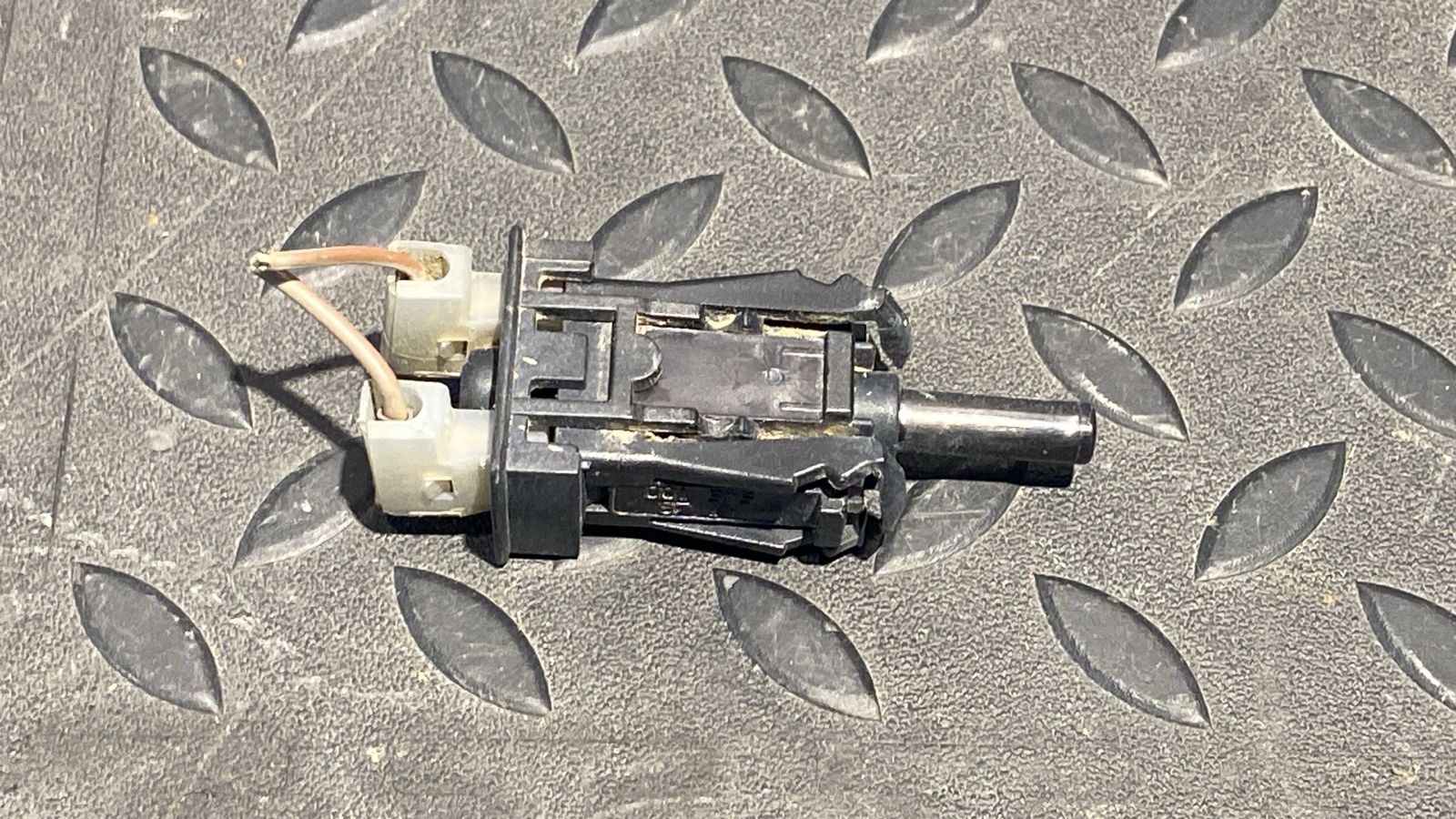 Датчик включения стопсигнала Mercedes E/W211 2002-2009