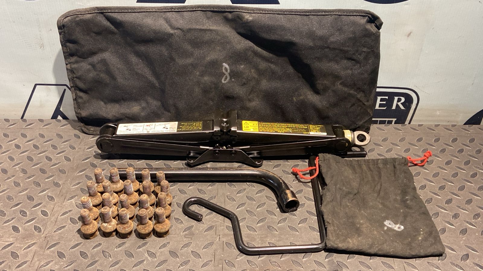 Ящик для инструментов Opel Zafira/B 2005-2014