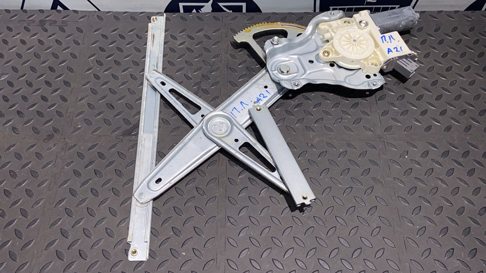 Стеклоподъемник передний левый Toyota Avensis/2 2003-2009