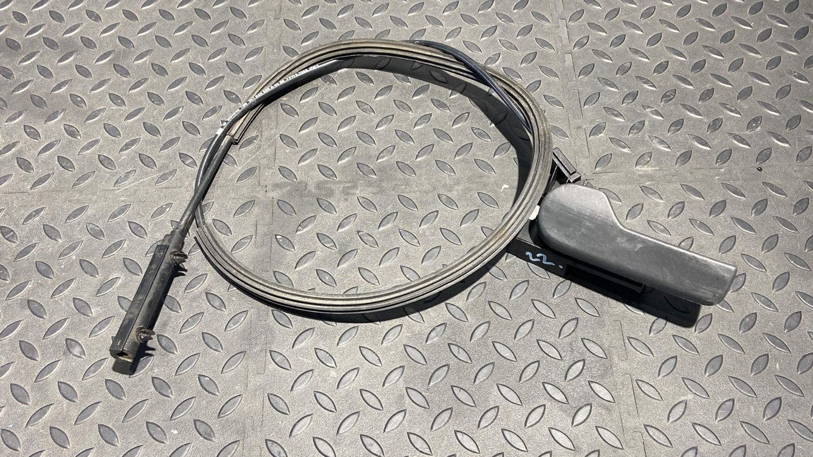 Трос замка капота Volkswagen Golf/5 2003-2009