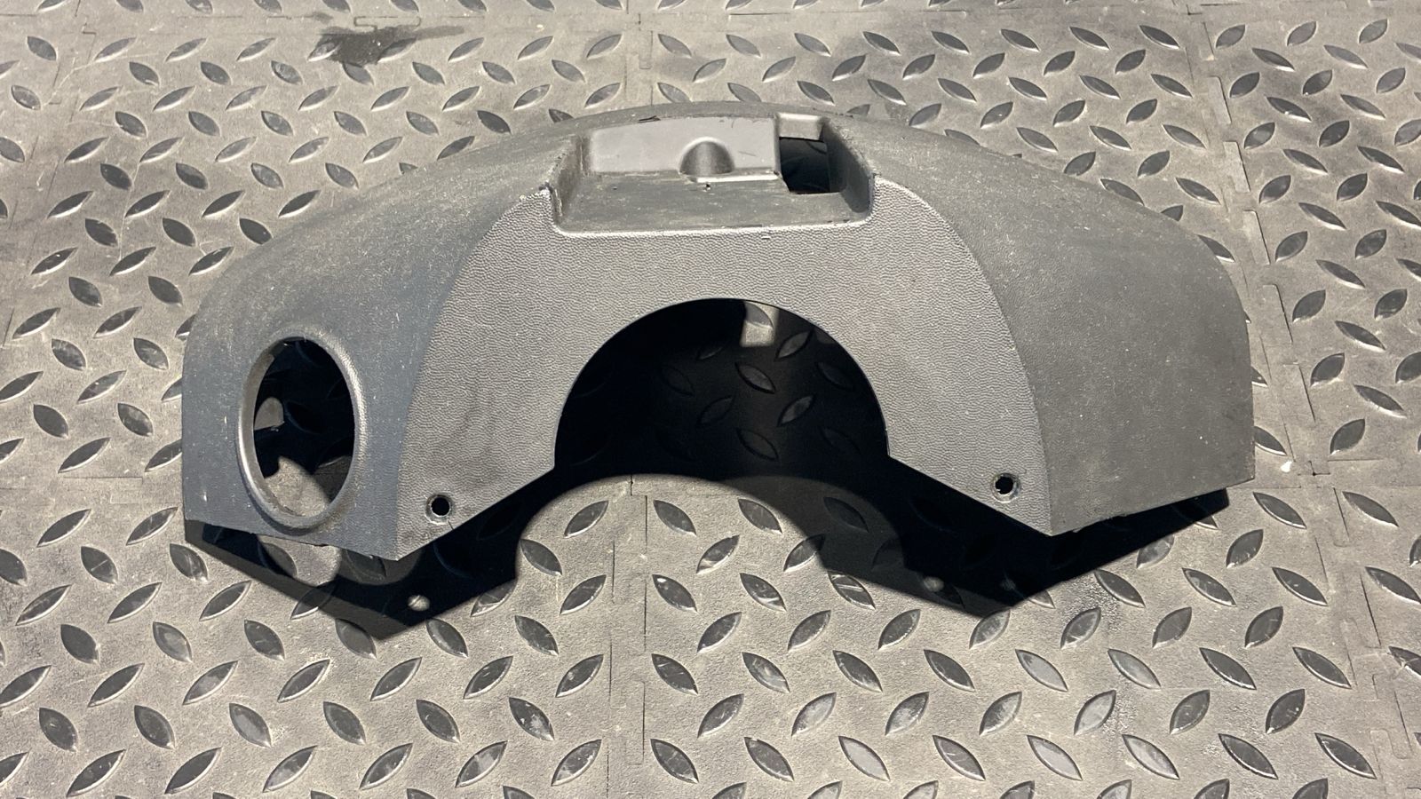 Кожух рулевой колонки нижний Opel Vectra/C 2002-2008