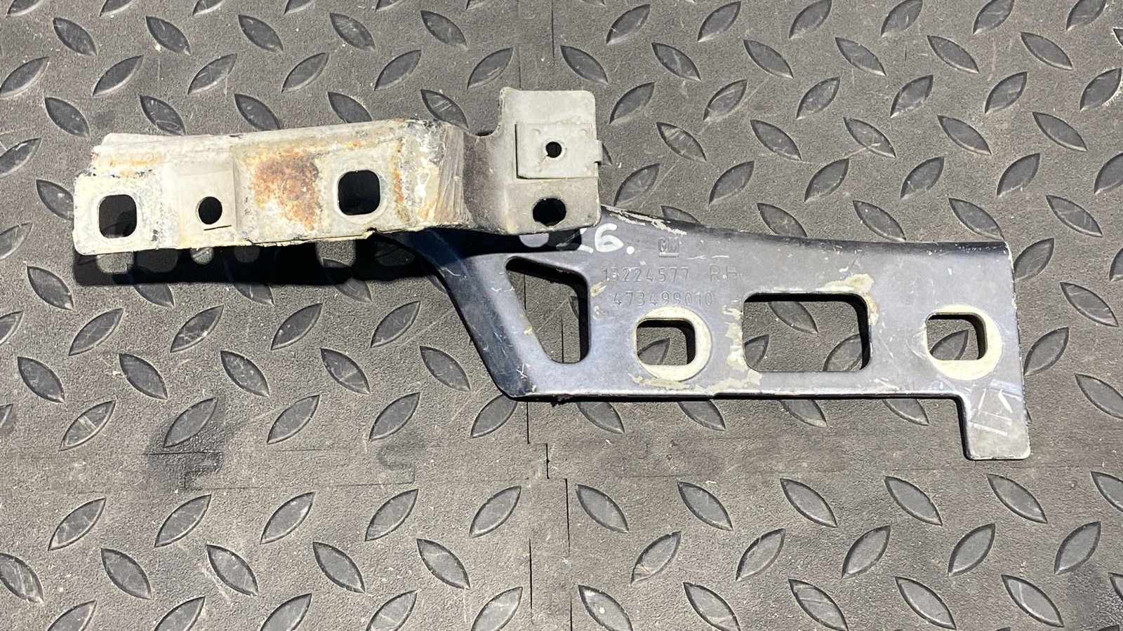 Петля капота правая Opel Zafira/B 2005-2014