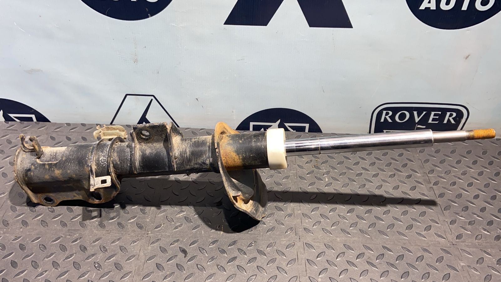 Амортизатор передний Mercedes Vito/W639 2003-2014