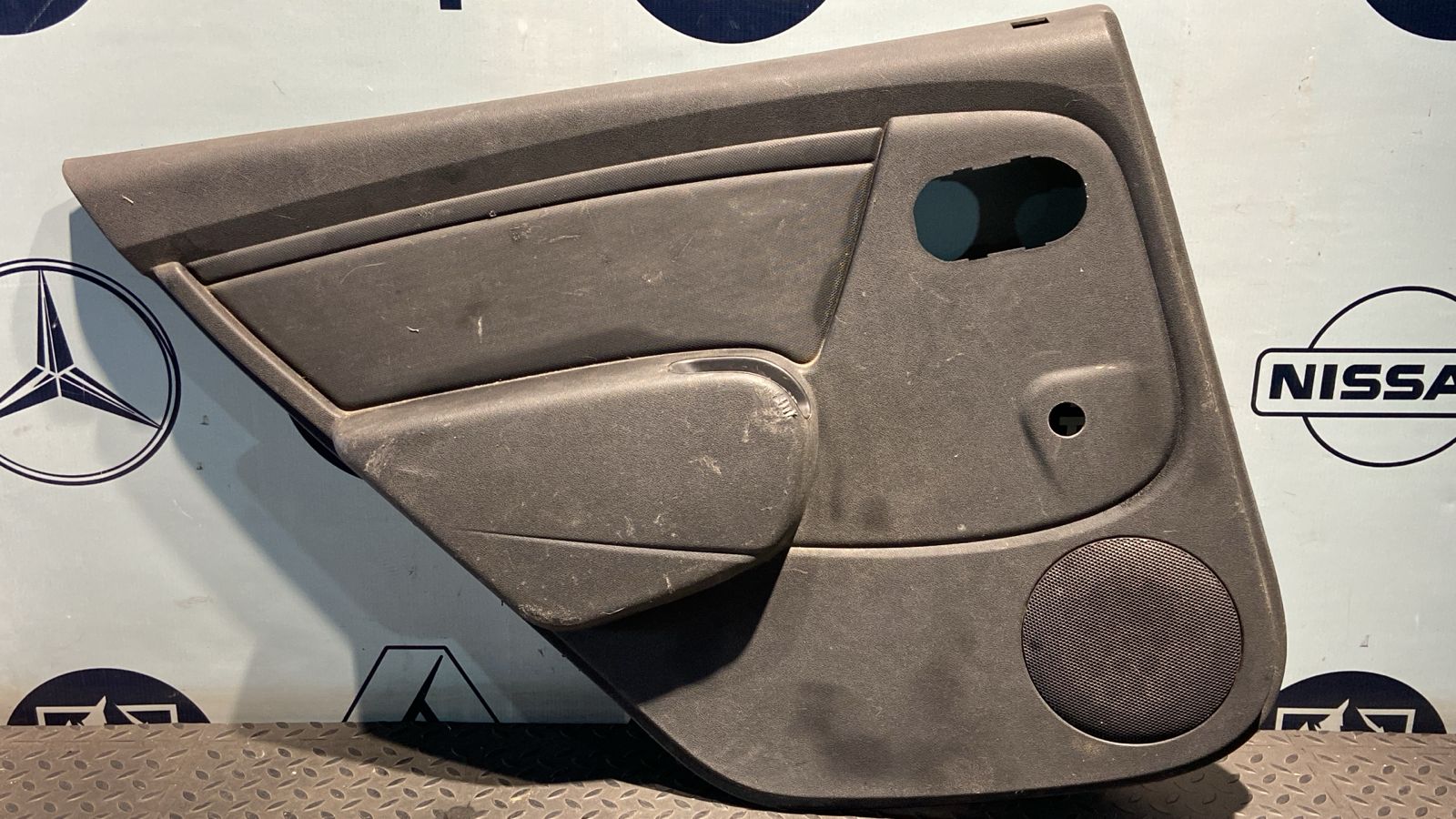 Обшивка двери задняя левая Renault Sandero 2009-2014