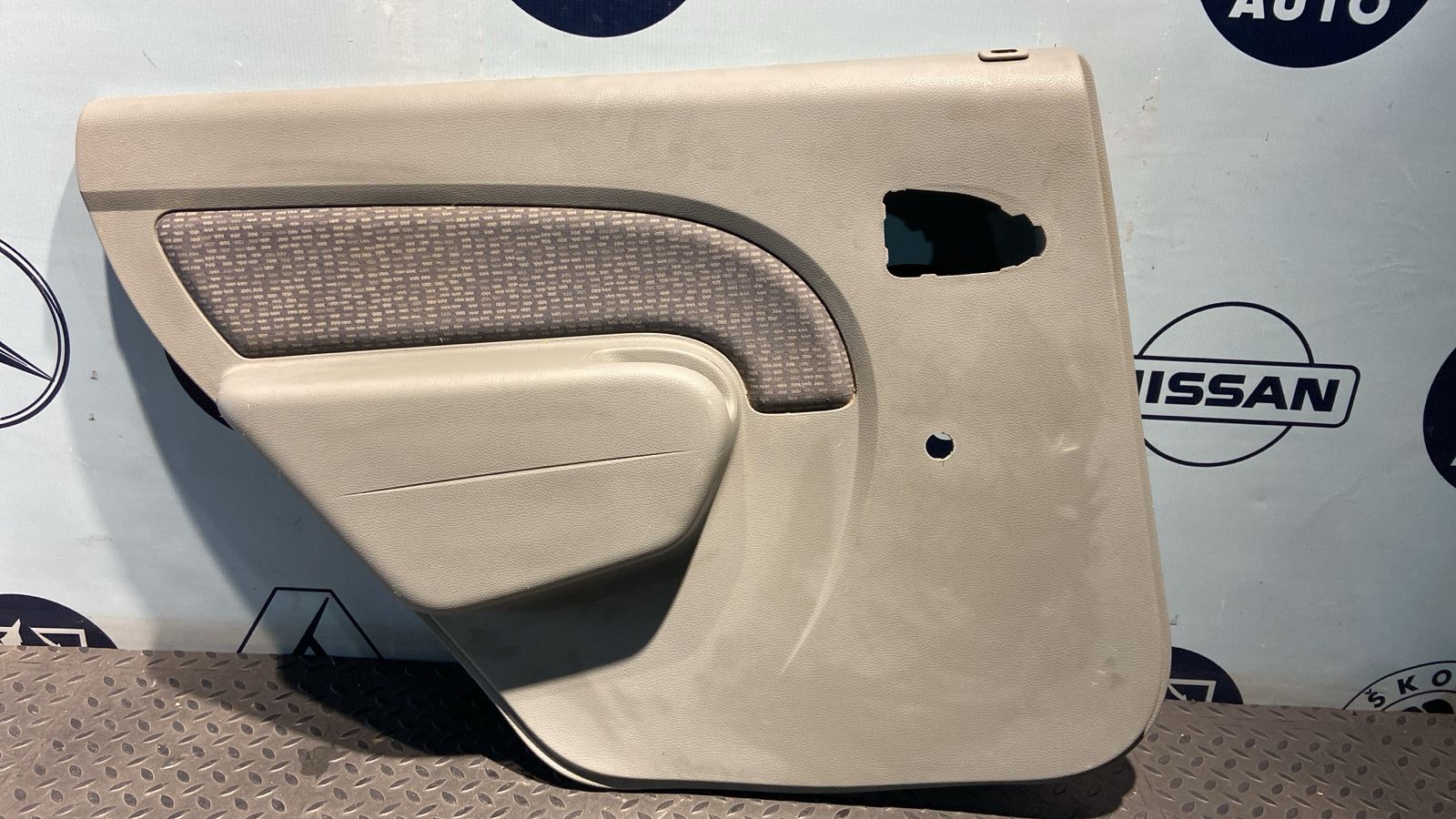 Обшивка двери задняя левая Renault Logan 2004-2015