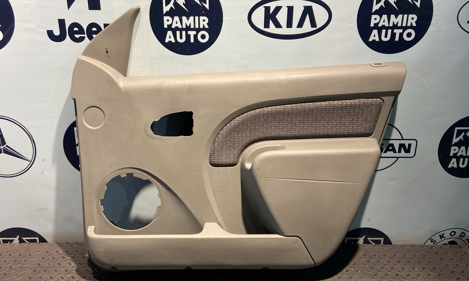 Обшивка двери передняя правая Renault Logan 2004-2015