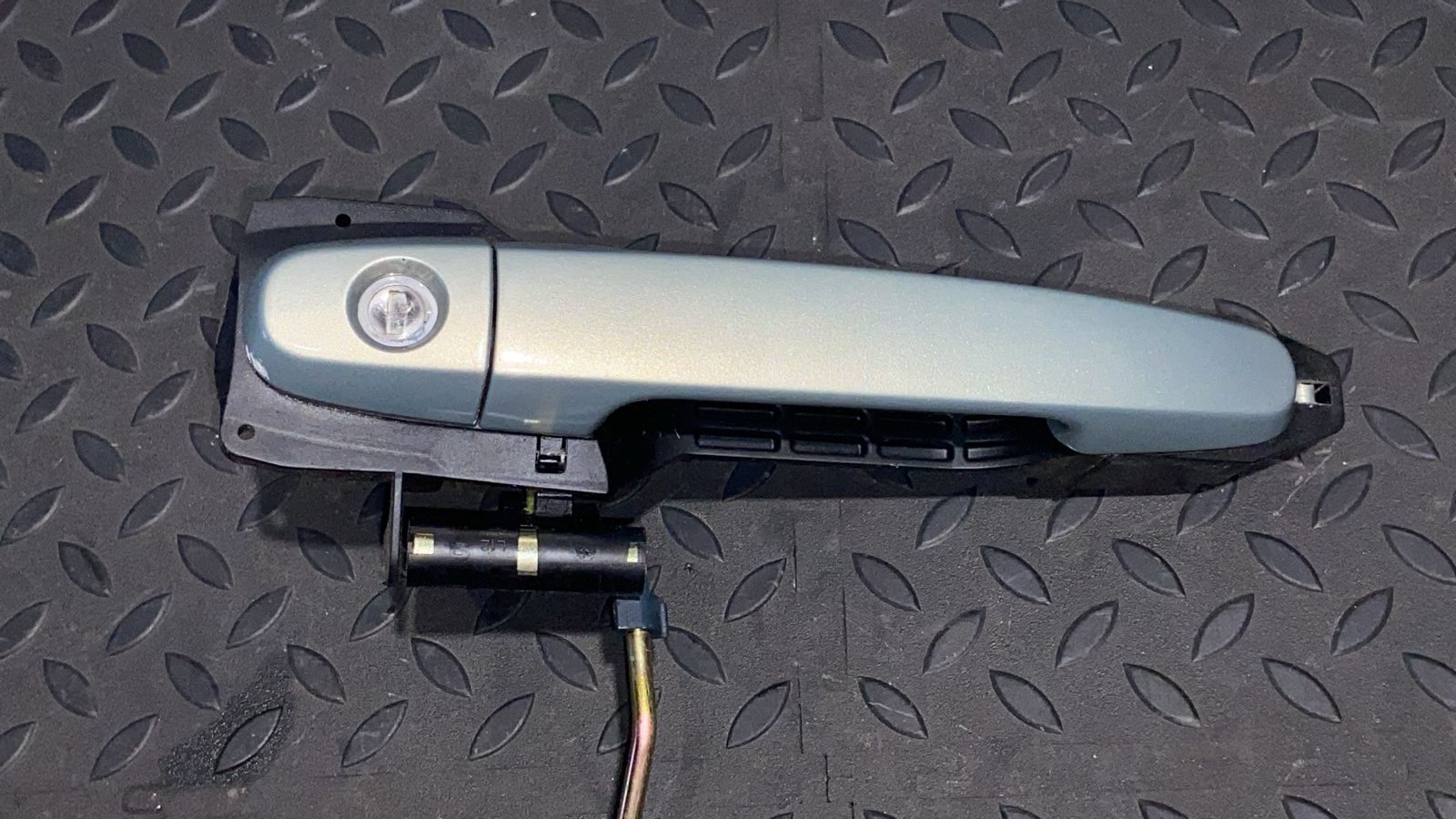 Ручка двери передняя левая Toyota Avensis/2 2003-2009