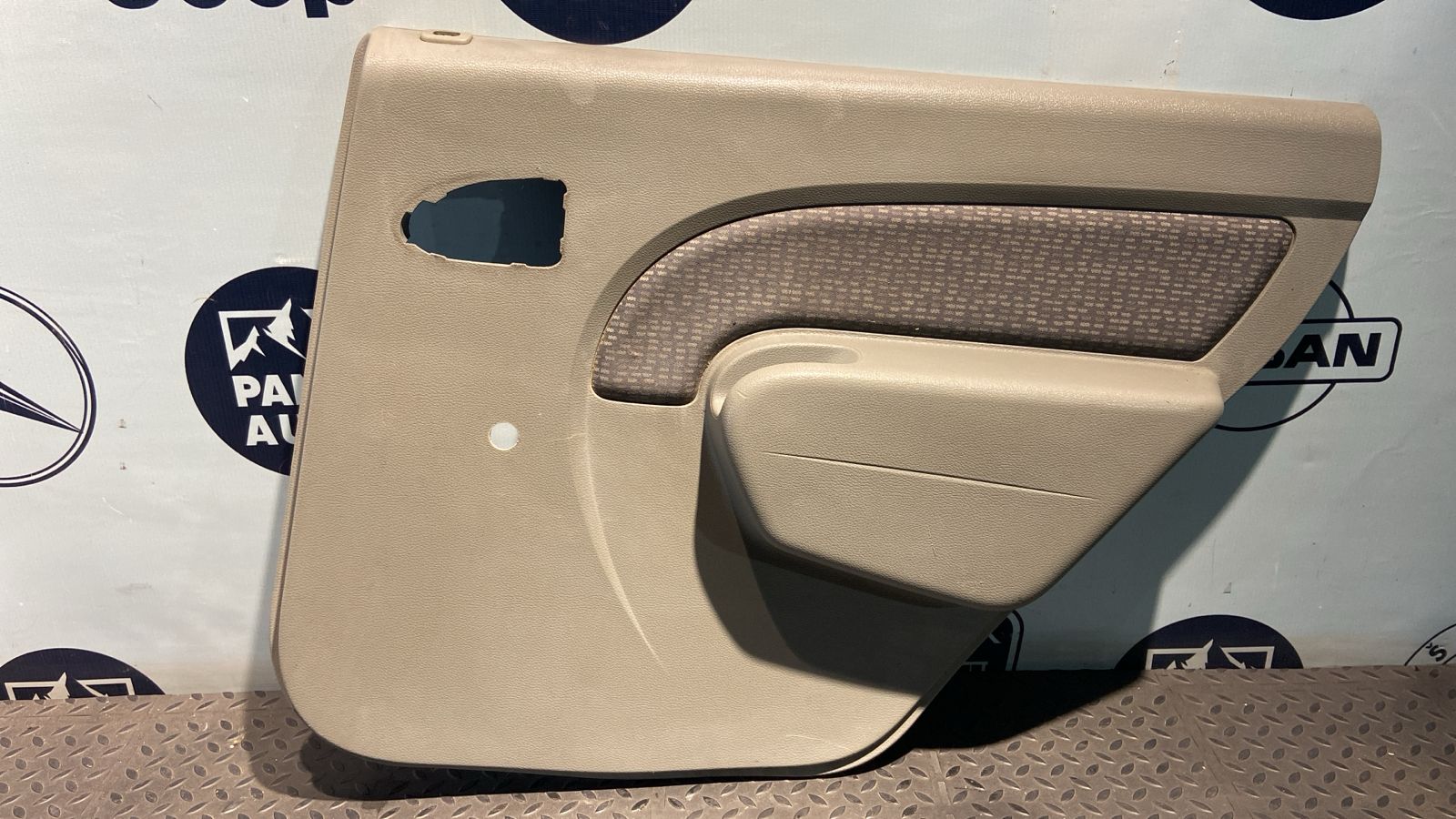 Обшивка двери задняя правая Renault Logan 2004-2015