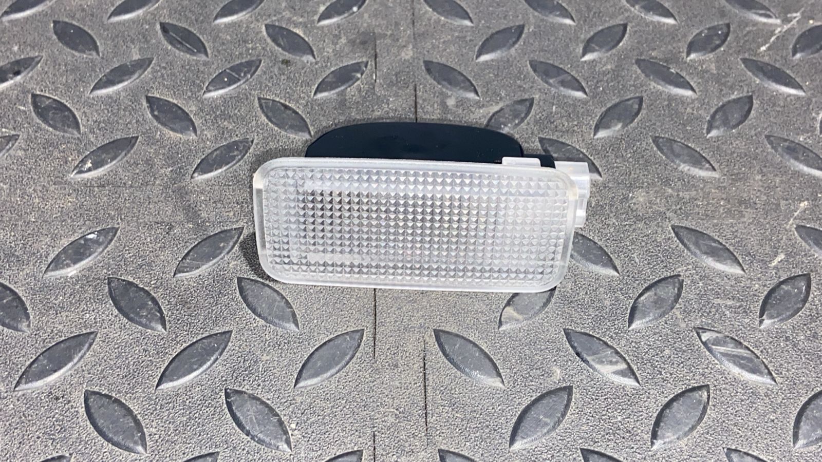 Плафон салонный Toyota Avensis/2 2003-2009