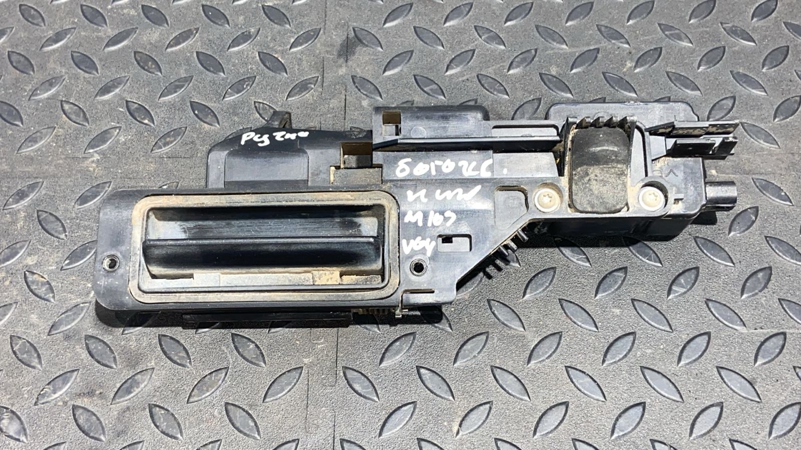 Ручка двери багажника Mercedes M/W163 1997-2005