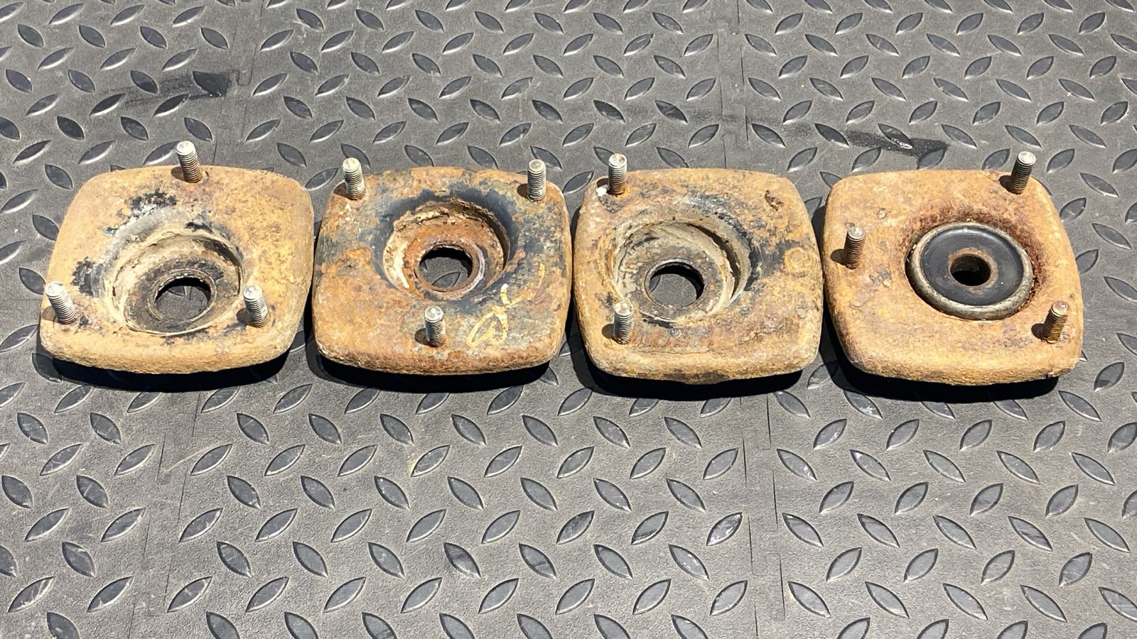 Опора амортизатора задняя Mercedes M/W163 1997-2005