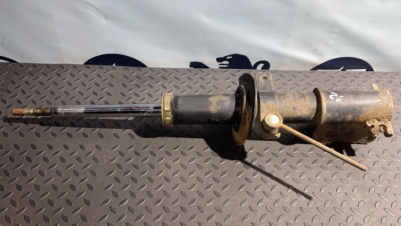 Амортизатор передний Opel Vivaro/A 2001-2014