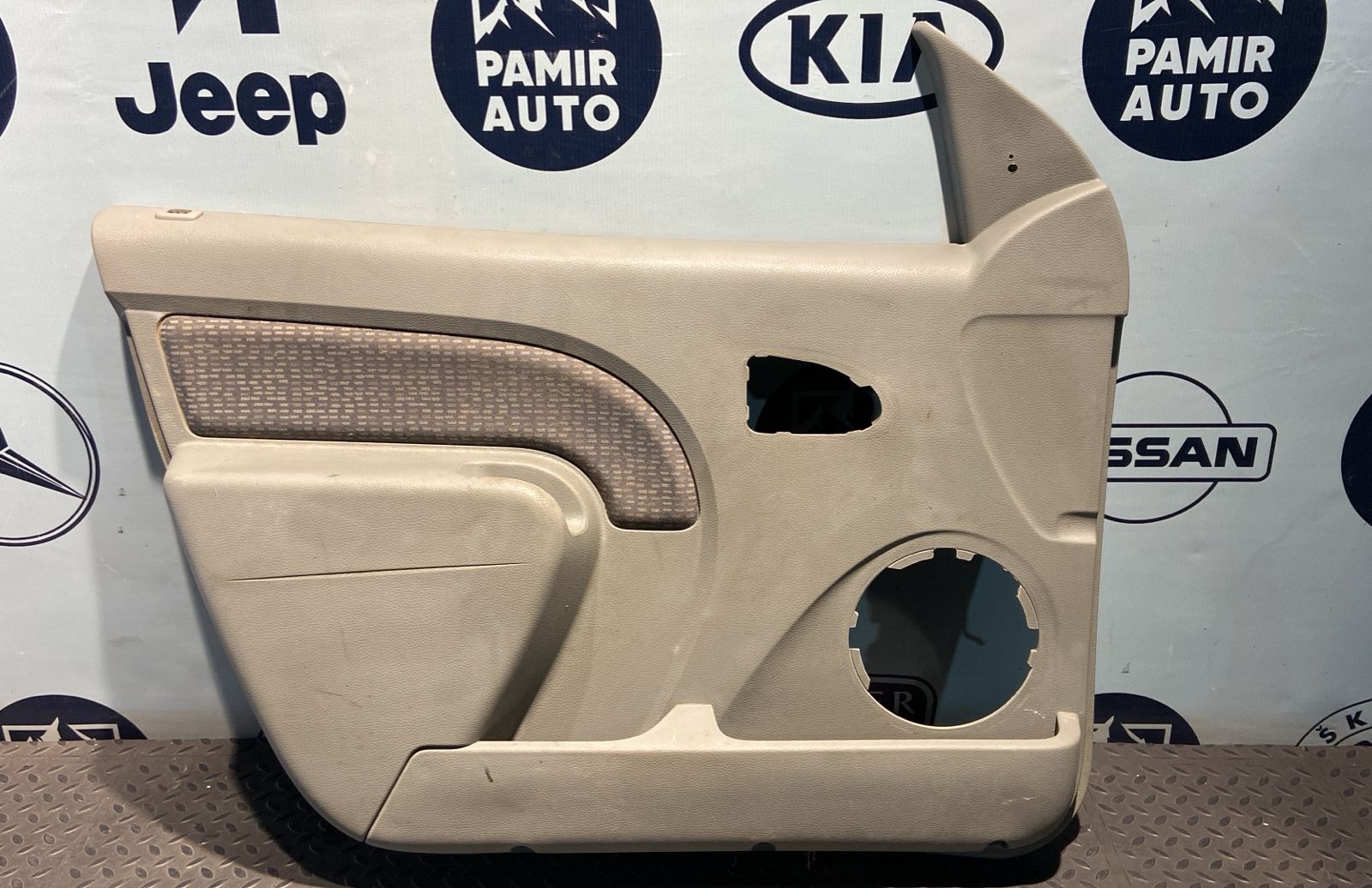 Обшивка двери передняя левая Renault Logan 2004-2015