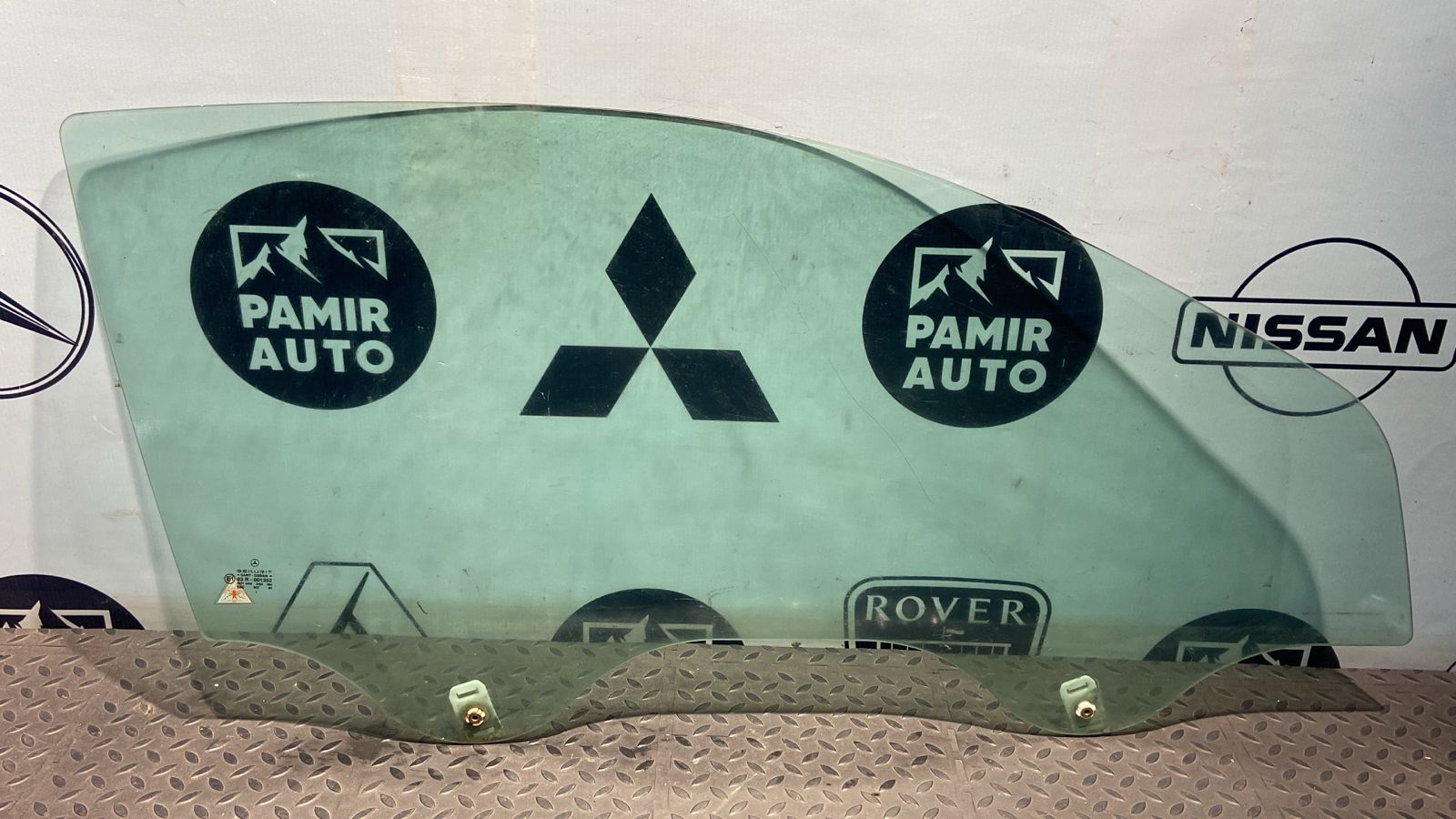 Стекло двери переднее правое Mercedes C/W203 2000-2008