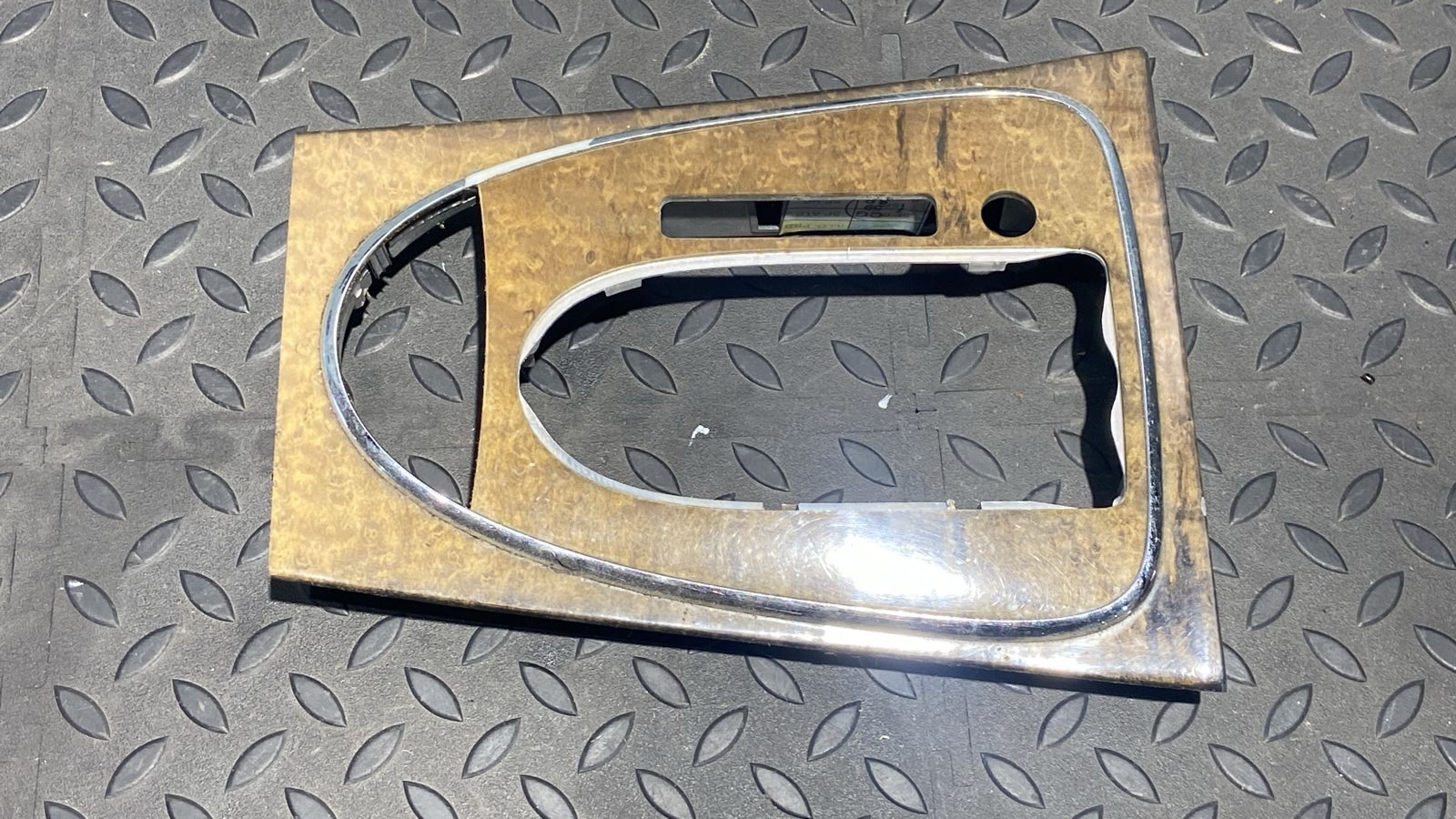 Накладка на кулису АКПП Mercedes E/W211 2002-2009