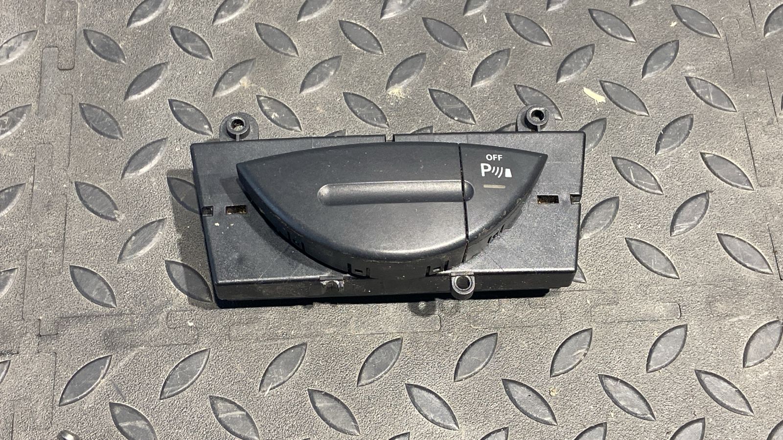 Кнопка отключения парктроника Mercedes E/W211 2002-2009