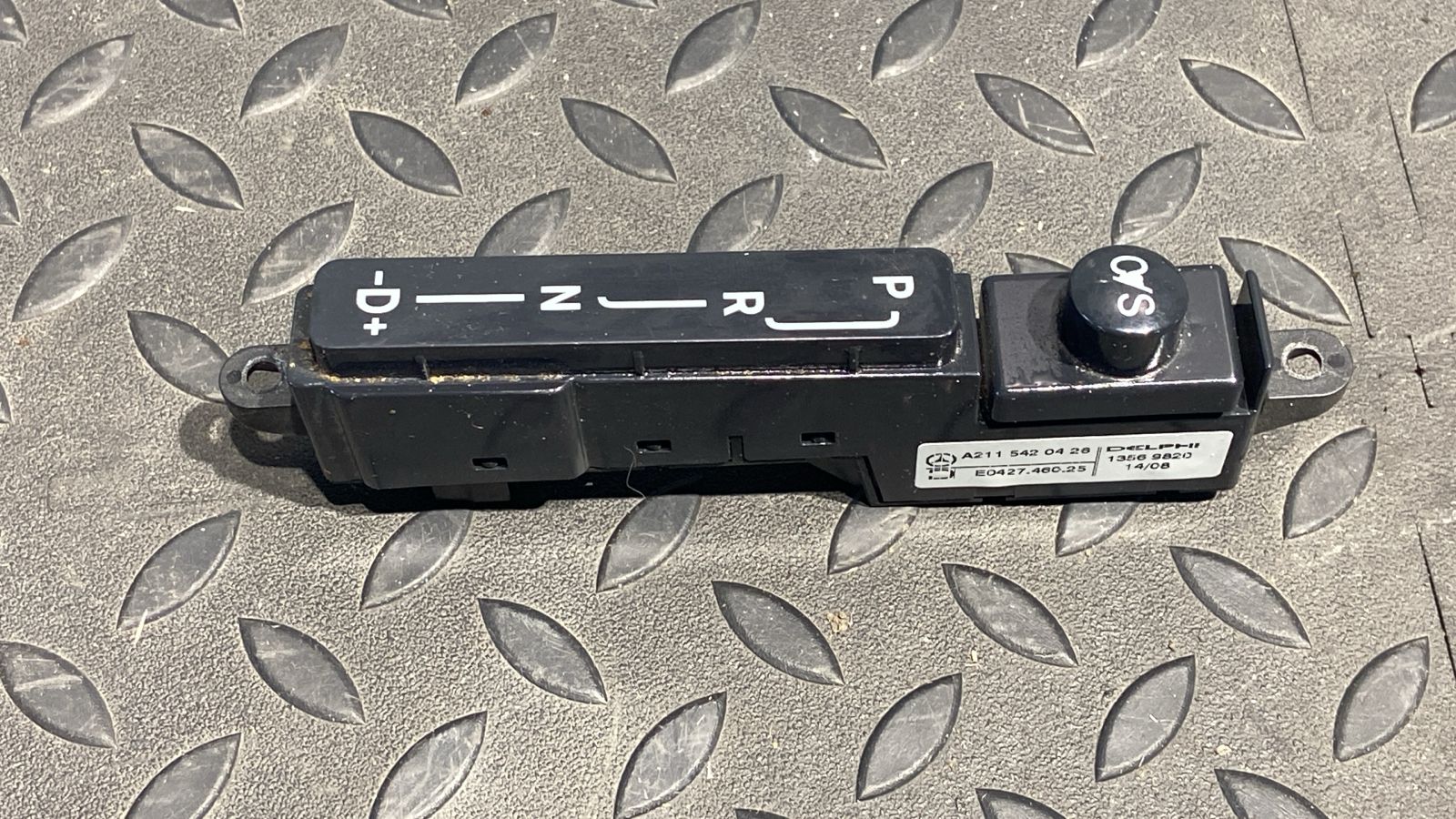 Индикатор переключения передач АКПП Mercedes E/W211 2002-2009