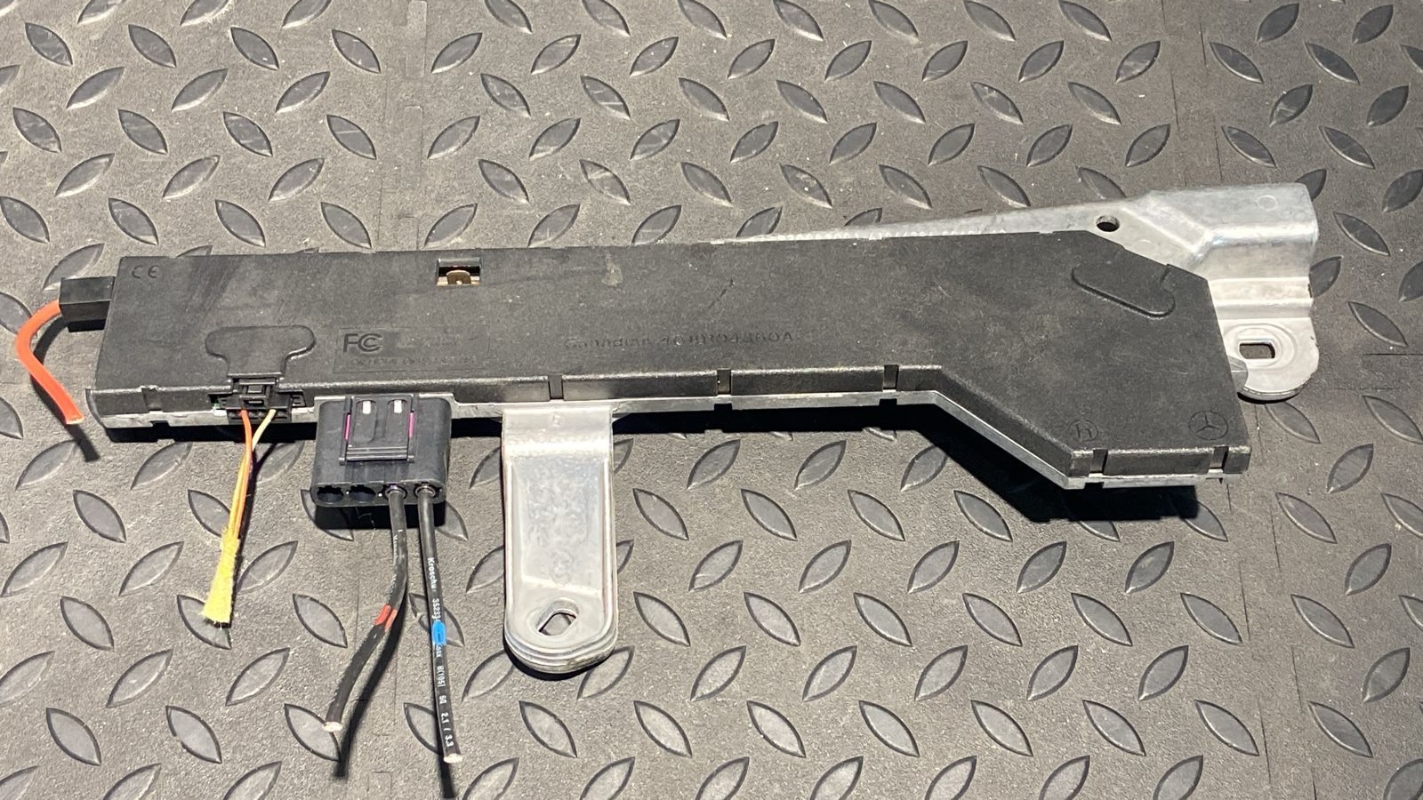 Усилитель антенны Mercedes E/W211 2002-2009