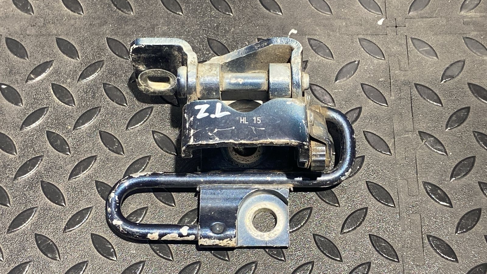 Петля двери задняя левая Volkswagen Golf/5 2003-2009