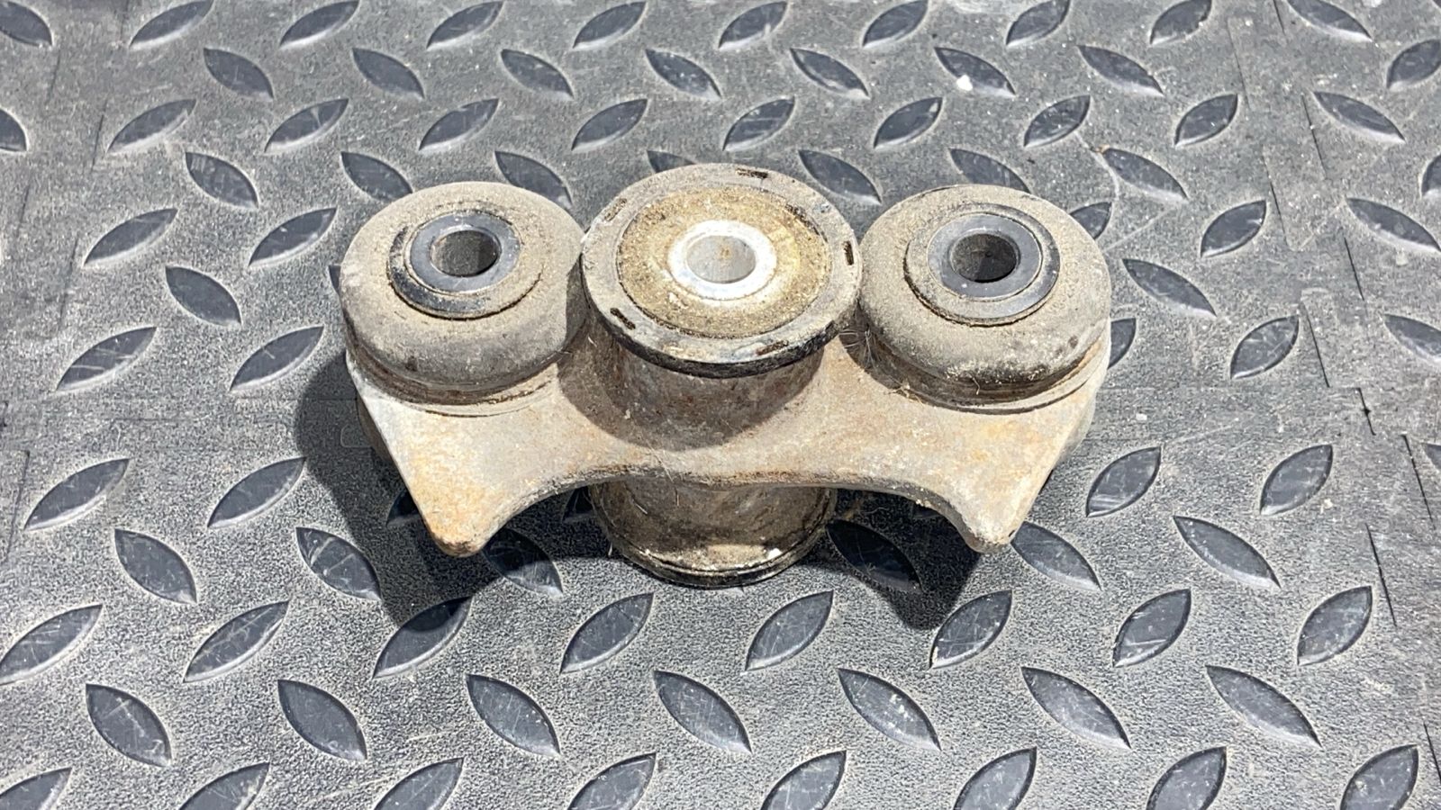 Кронштейн рычага задний Mercedes B/W245 2005-2011