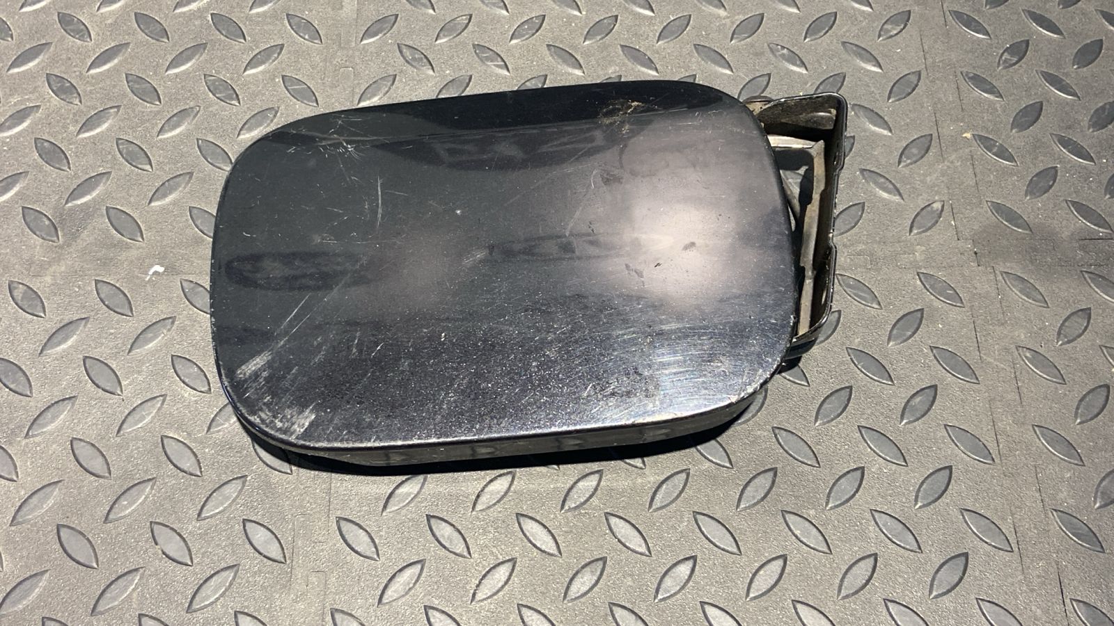 Лючок бензобака Mercedes E/W211 2002-2009