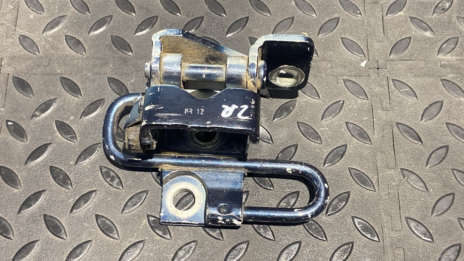 Петля двери задняя правая Volkswagen Golf/5 2003-2009