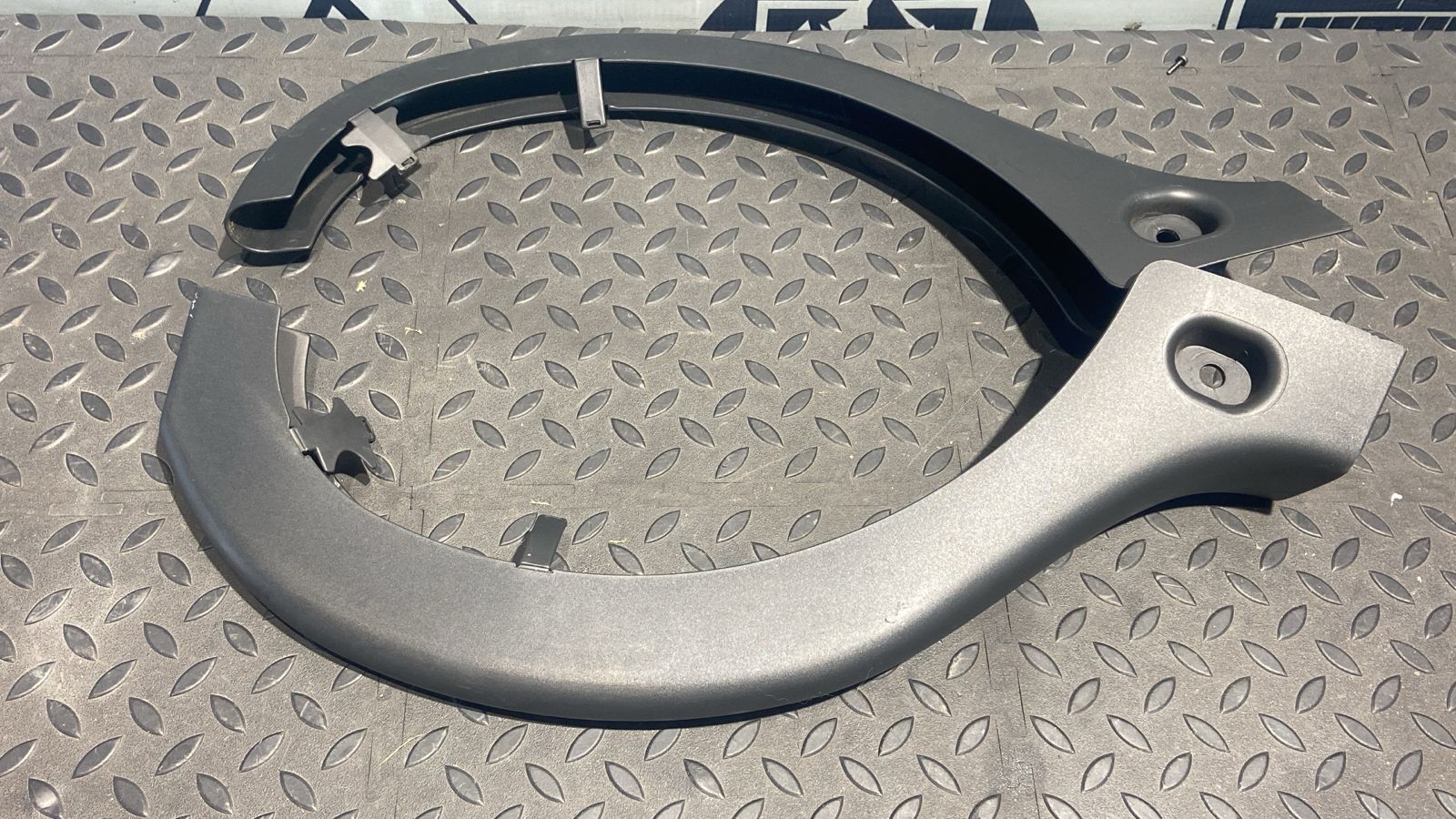 Накладка петли багажника Mercedes E/W211 2002-2009