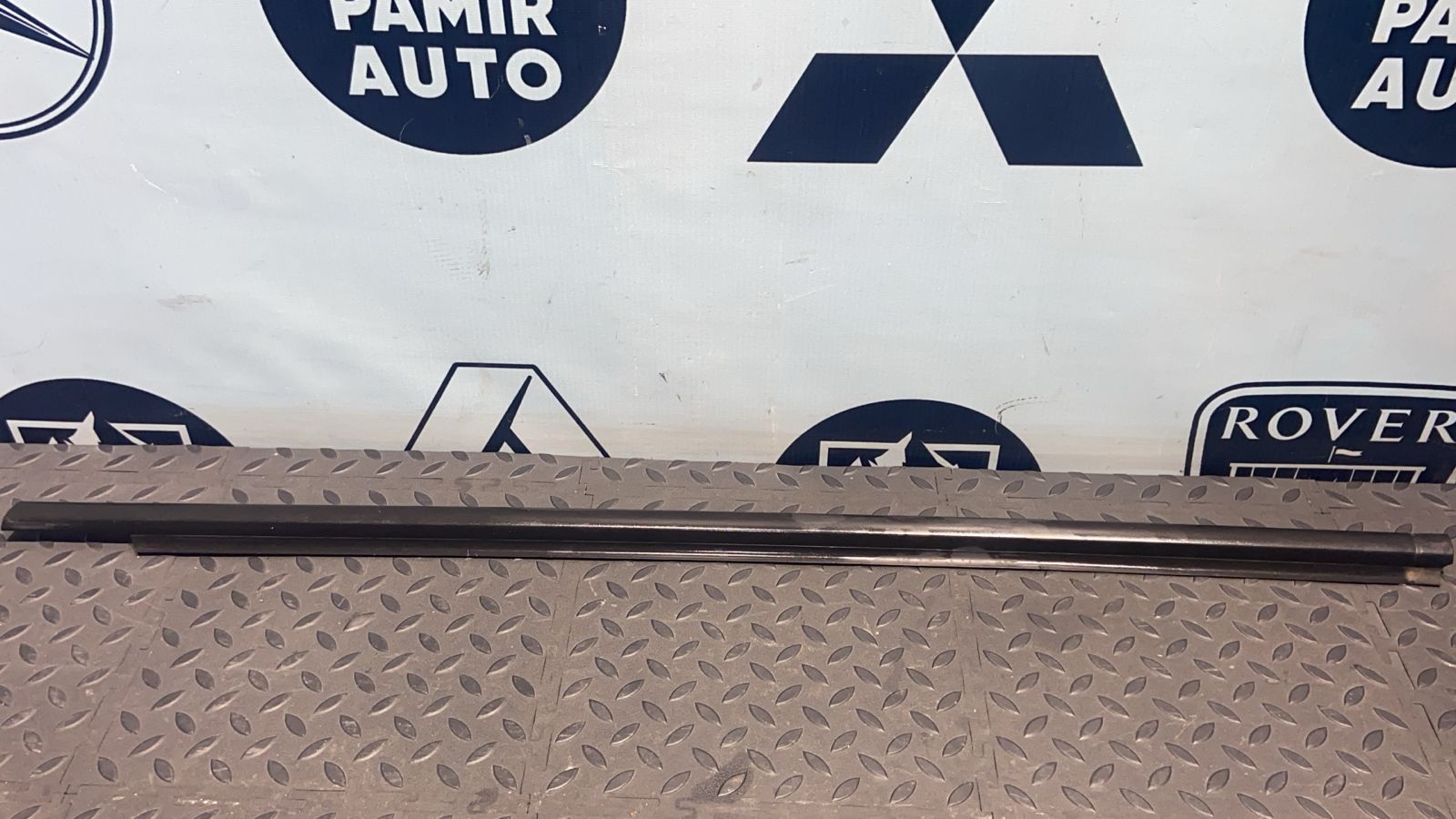 Уплотнитель двери передний левый Opel Astra/H 2004-2014