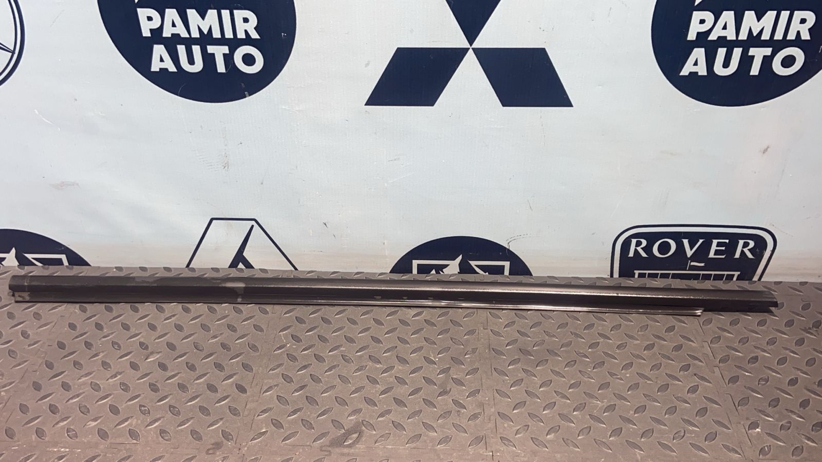 Уплотнитель двери передний правый Opel Astra/H 2004-2014