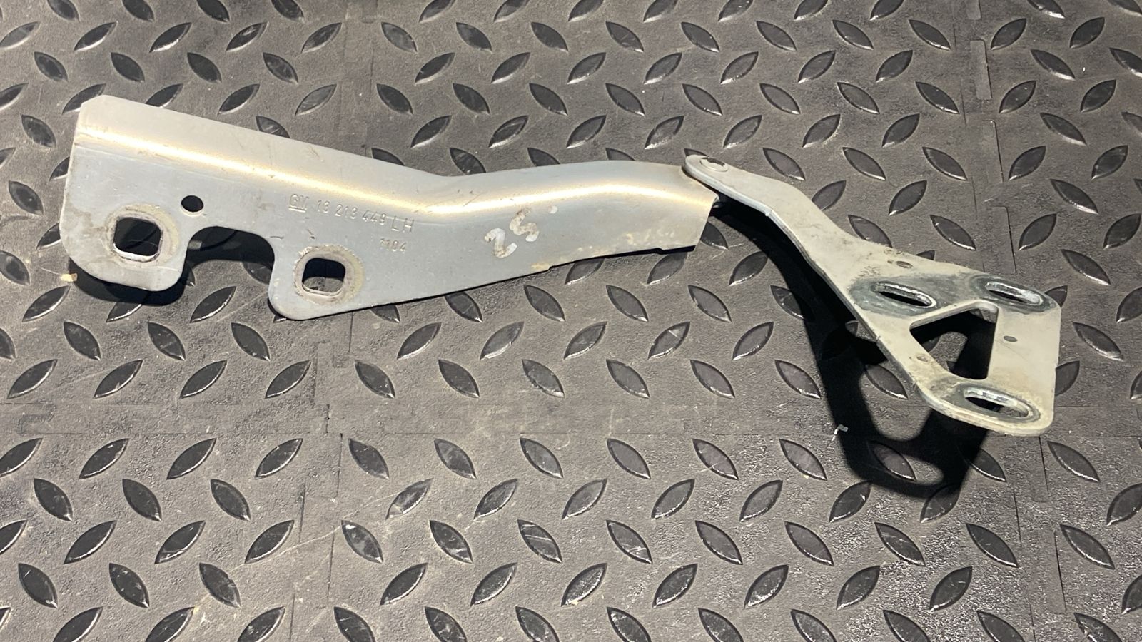 Петля капота левая Opel Vectra/C 2002-2008