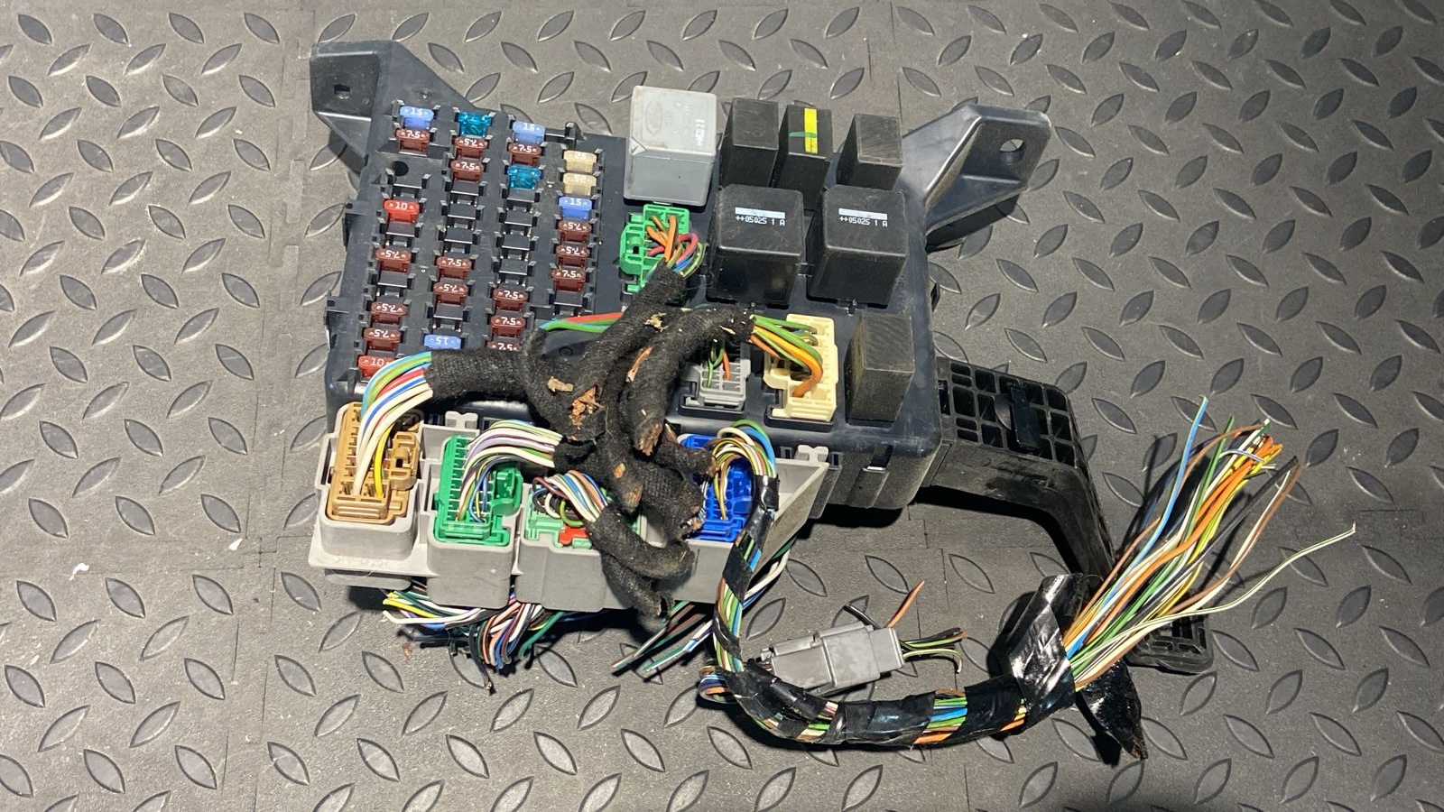 Блок предохранителей Ford Transit 2000-2006