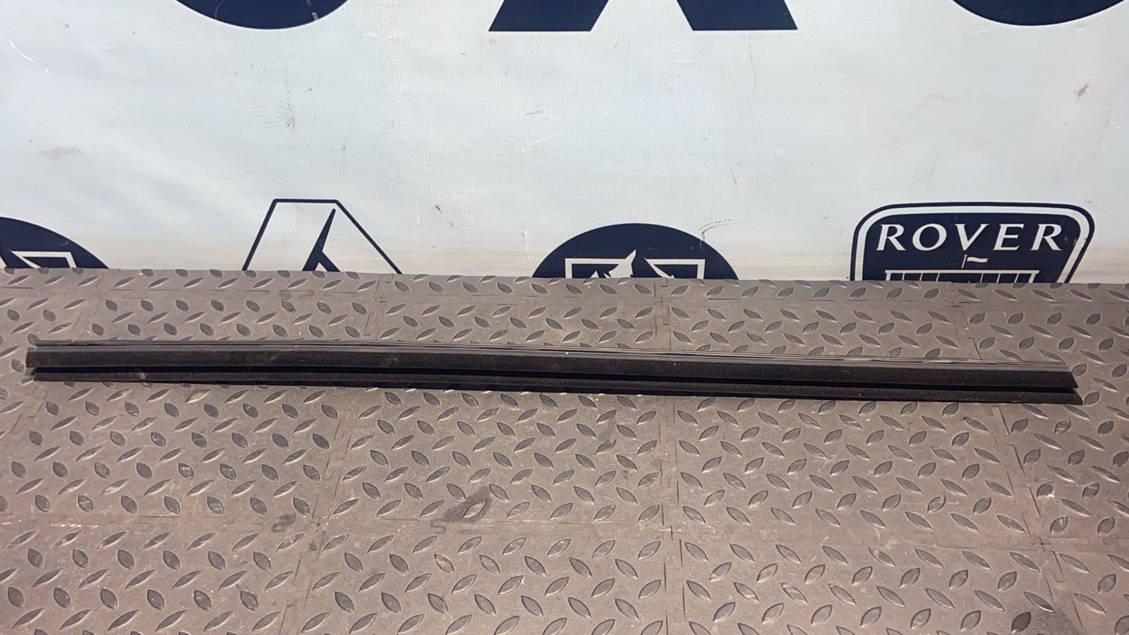 Уплотнитель двери передний правый Opel Astra/H 2004-2014