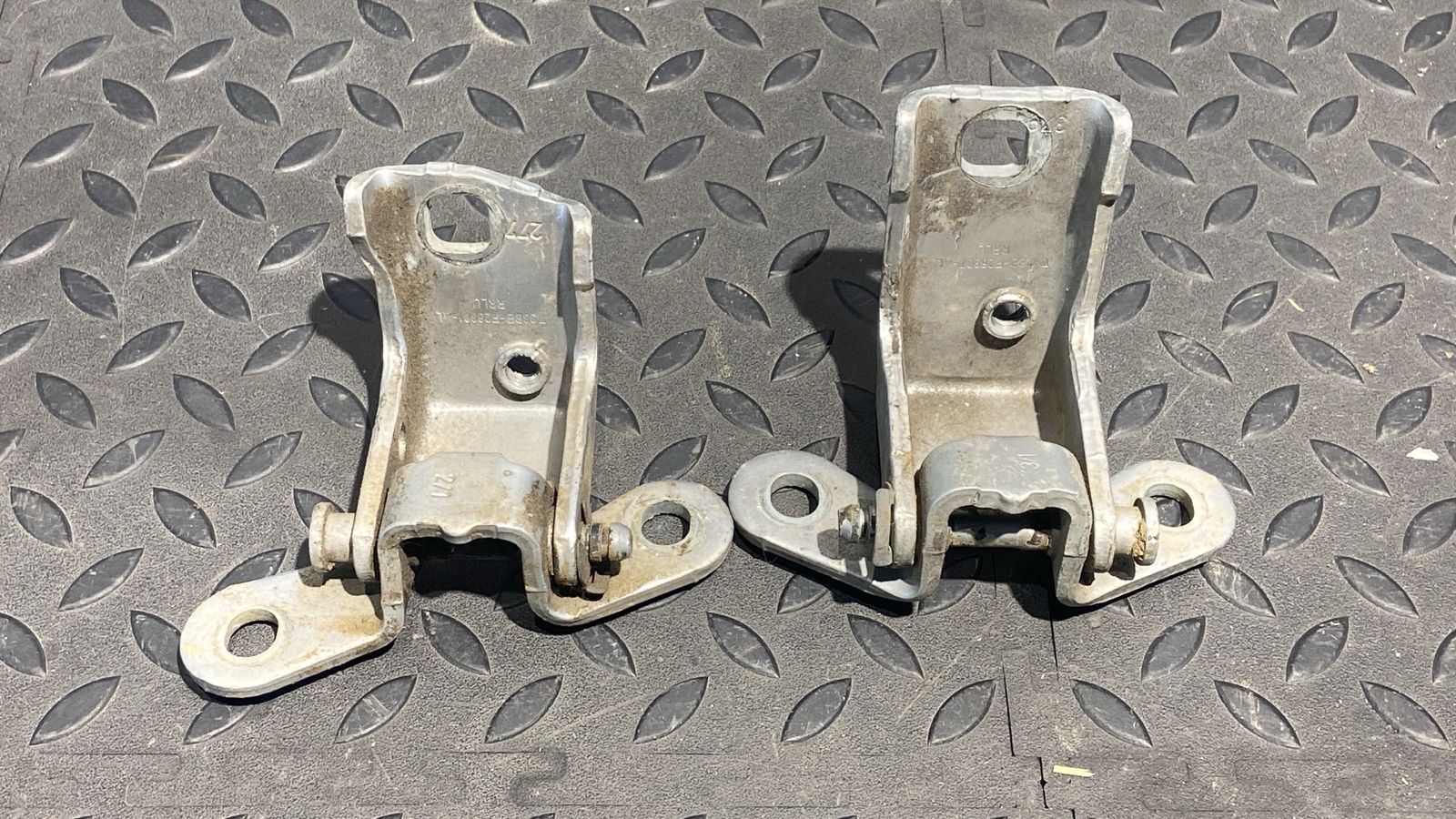 Петля двери задняя левая Ford Mondeo/3 2000-2007