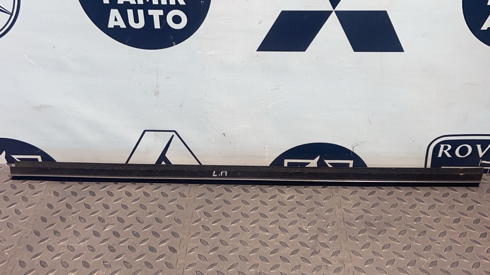 Уплотнитель двери передний левый Opel Astra/H 2004-2014