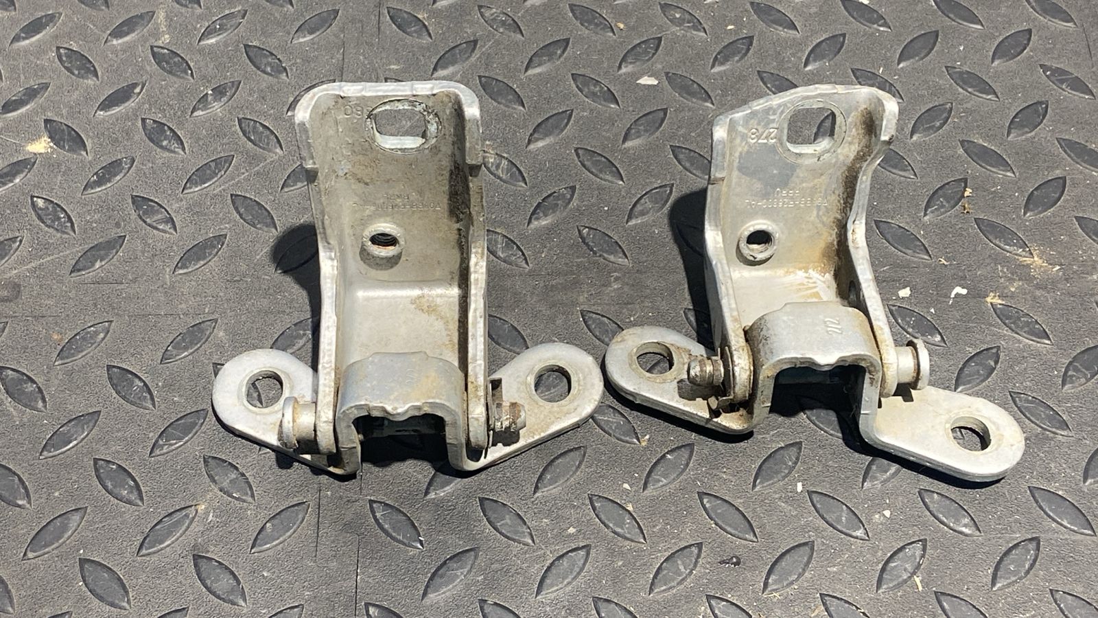 Петля двери задняя правая Ford Mondeo/3 2000-2007