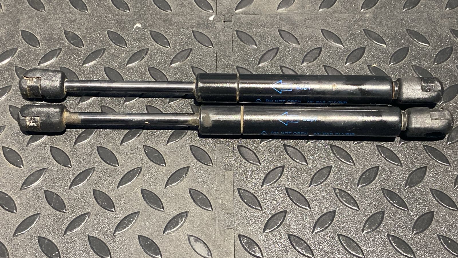 Амортизатор капота Ford Mondeo/3 2000-2007