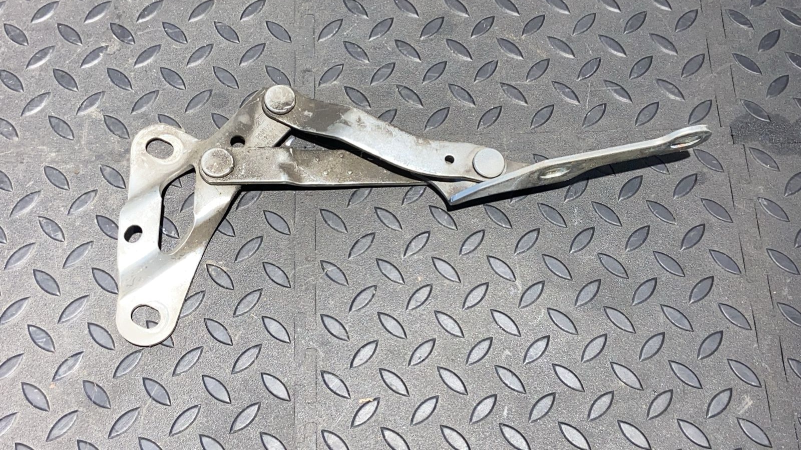 Петля капота правая Ford Galaxy 1995-2006