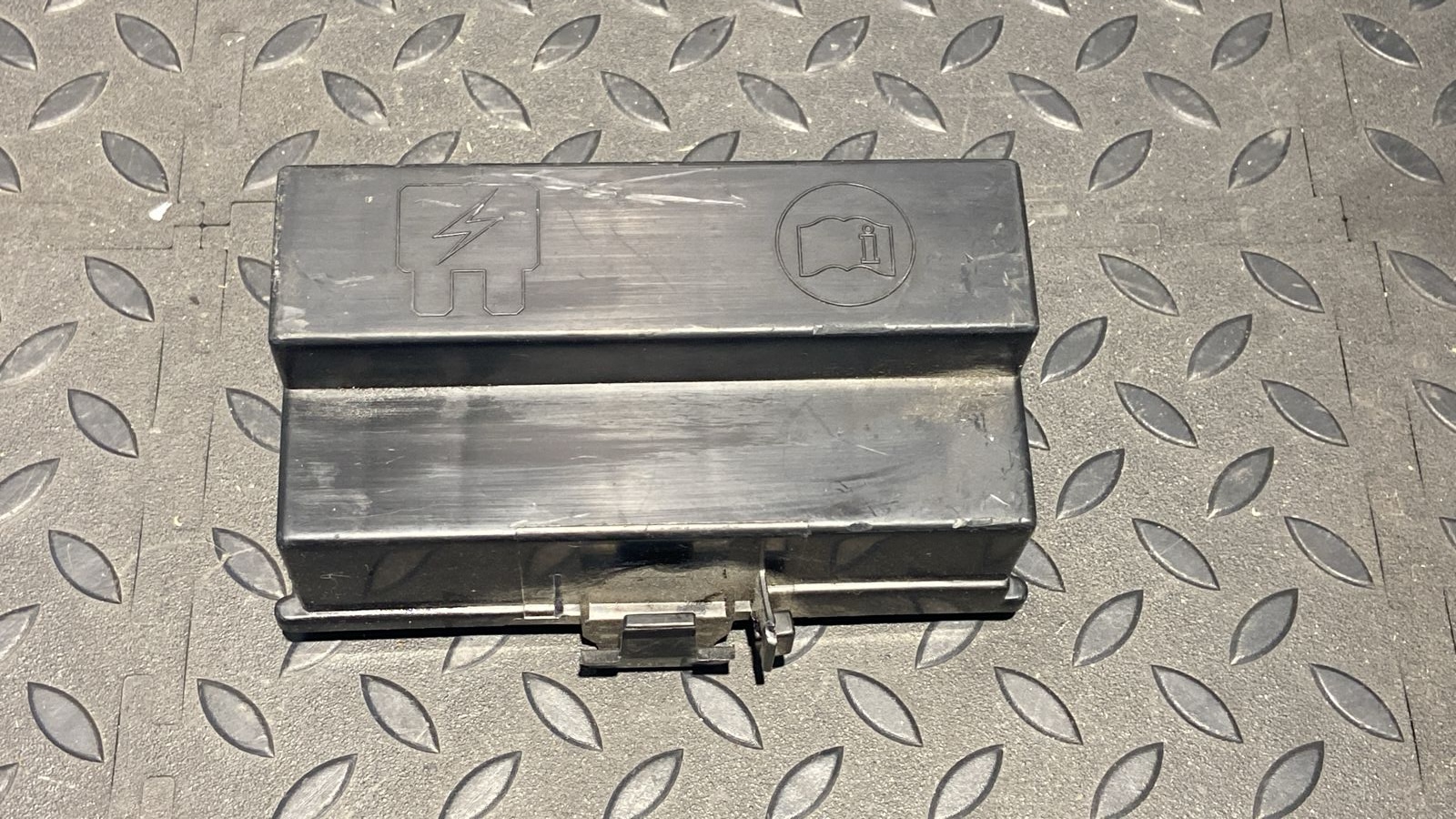 Крышка блока предохранителей Ford Transit 2000-2006