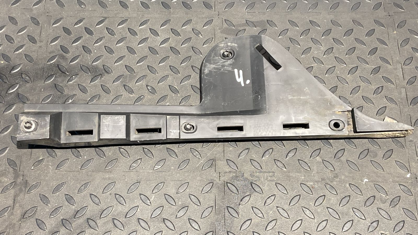 Кронштейн бампера задний правый Ford Galaxy 1995-2006