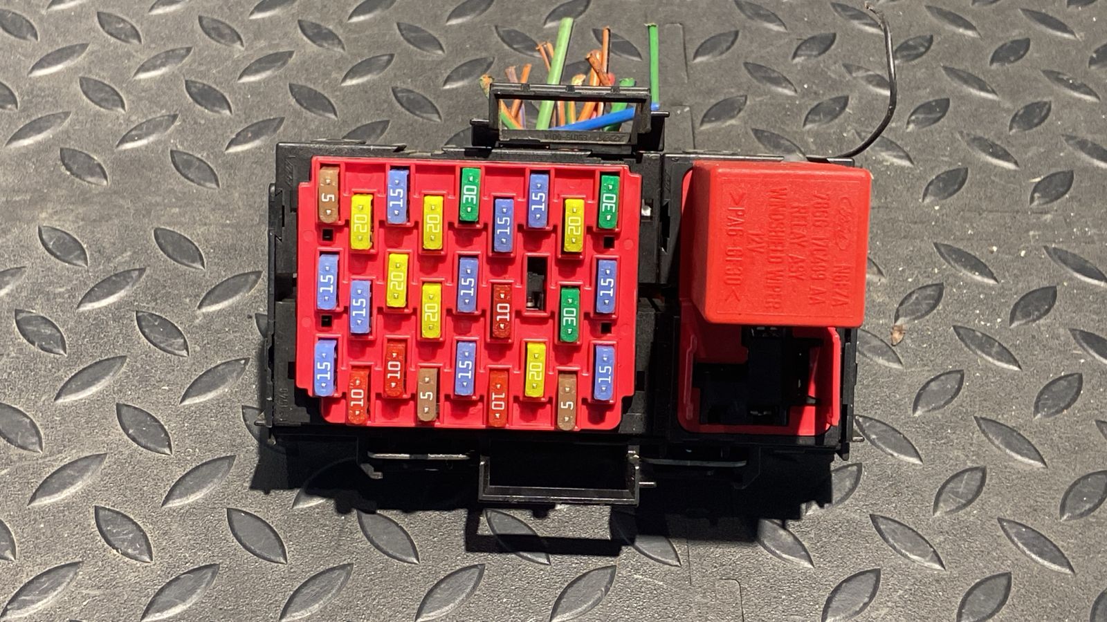 Блок предохранителей Ford Transit 2000-2006