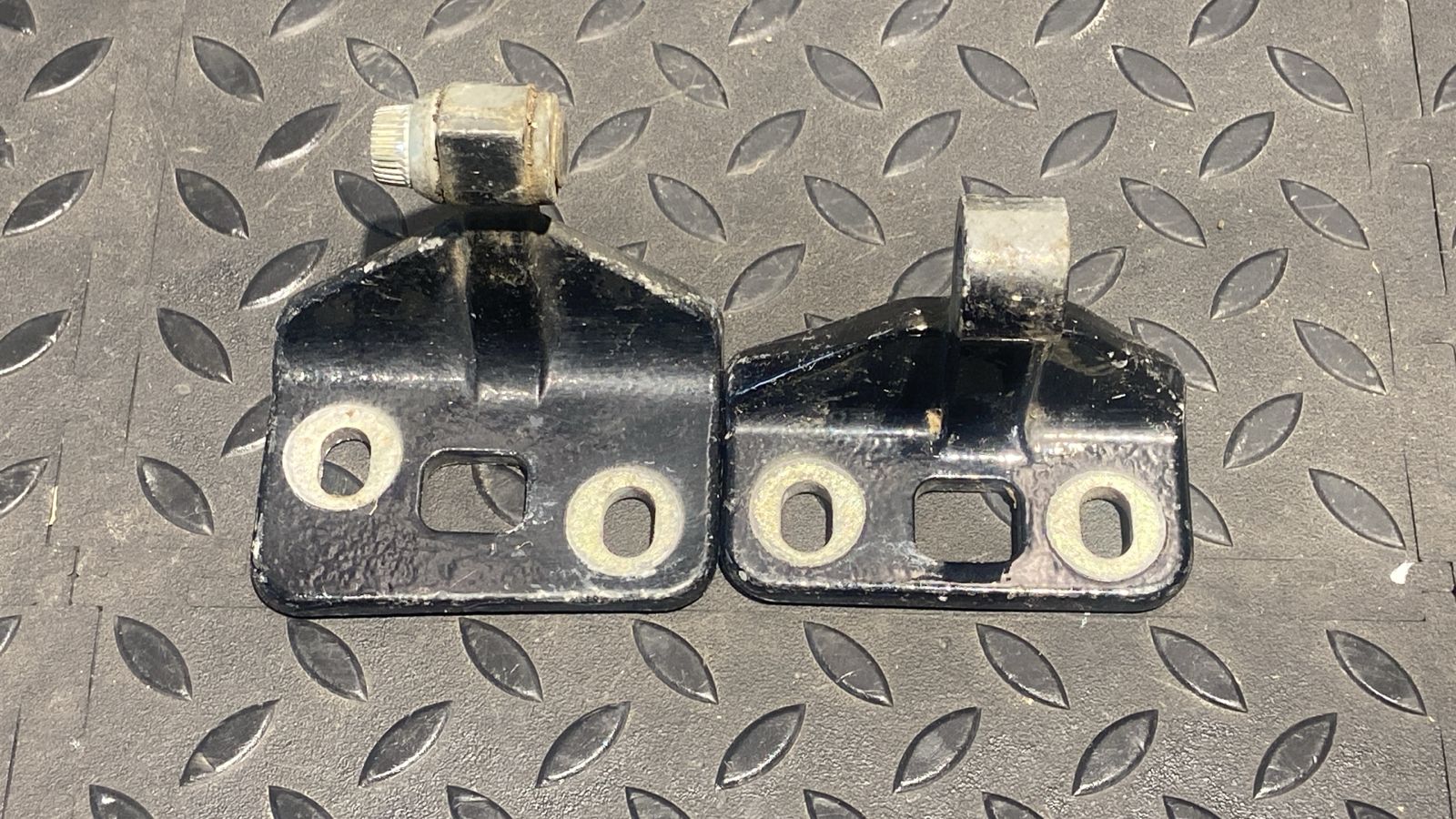 Петля двери задняя левая Mercedes C/W203 2000-2008