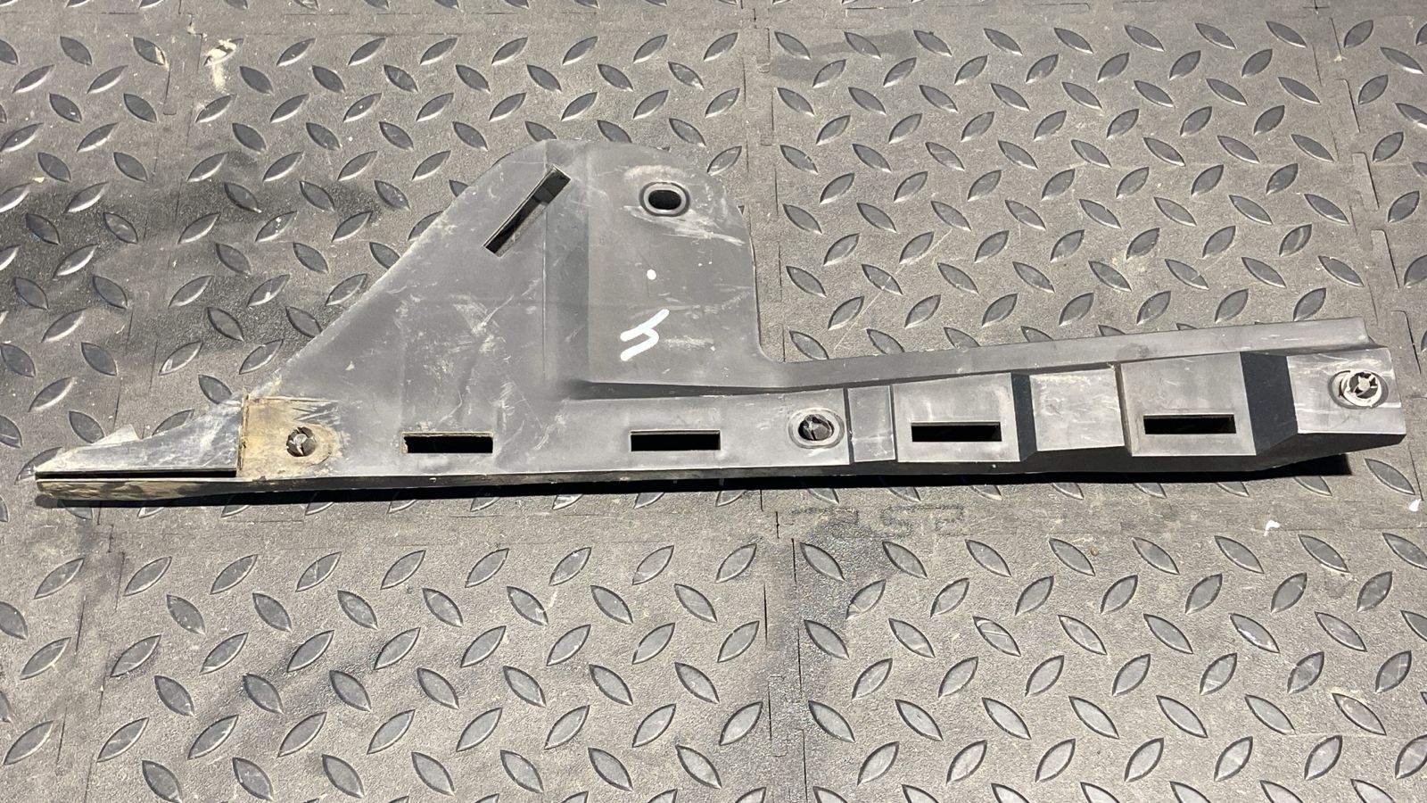 Кронштейн бампера задний левый Ford Galaxy 1995-2006