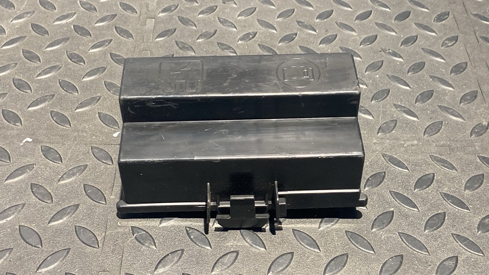 Крышка блока предохранителей Ford Transit 2000-2006